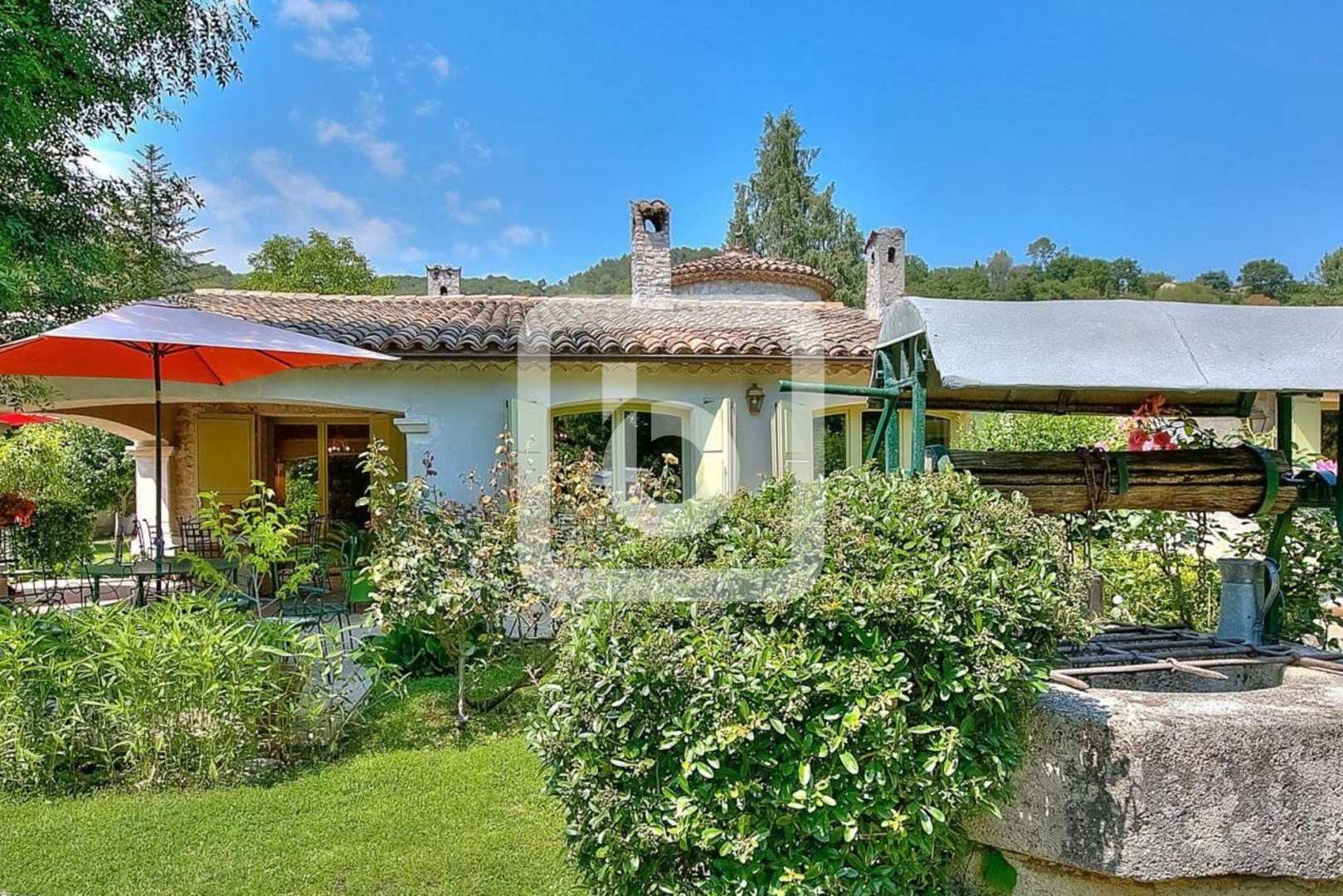 Casa nel La Colle Sur Loup, Provence-Alpes-Cote D'azur 10050457