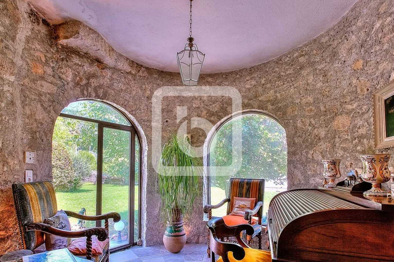 Huis in La Colle Sur Loup, Provence-Alpes-Cote D'azur 10050457