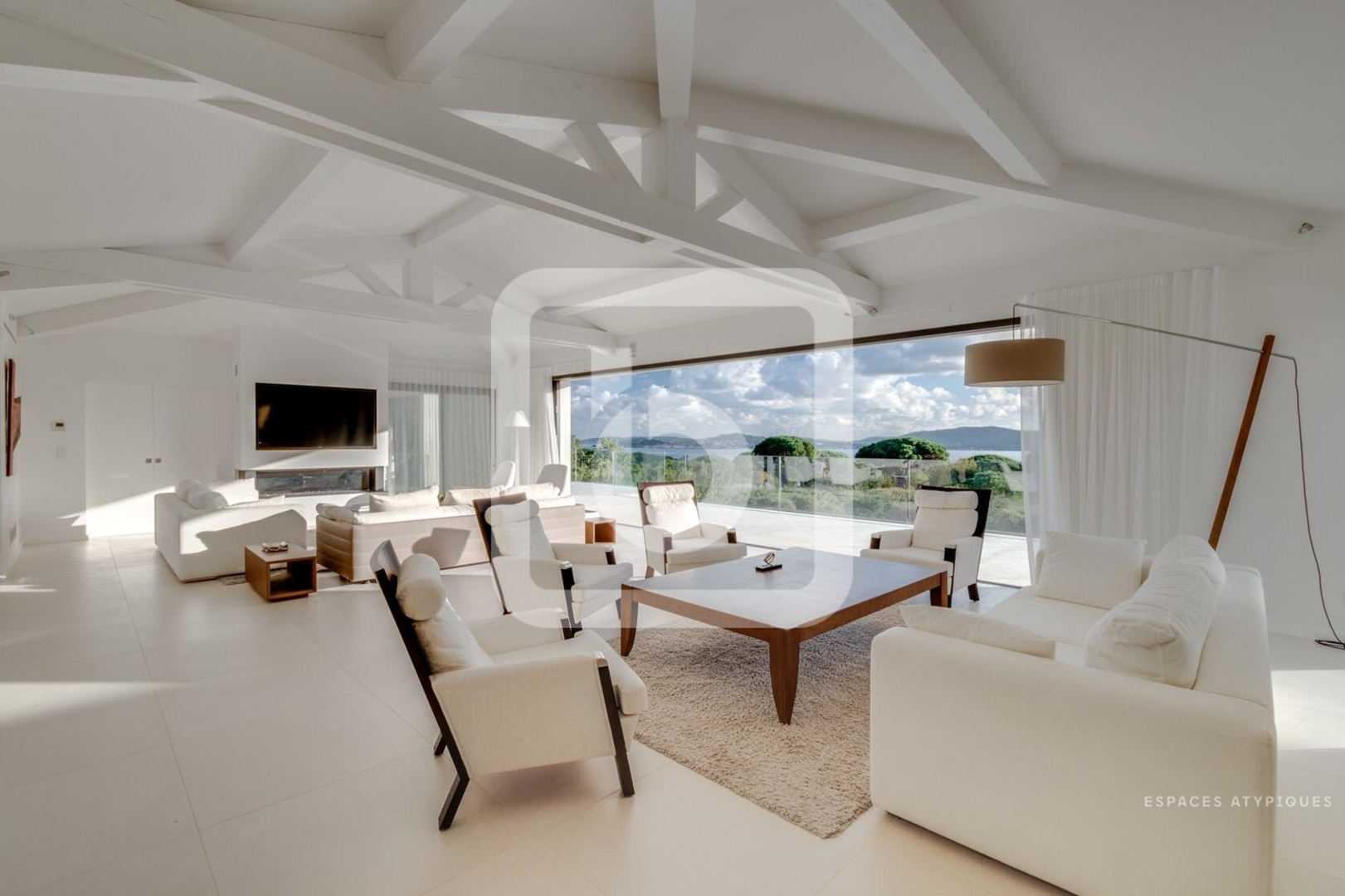بيت في Grimaud, Provence-Alpes-Cote d'Azur 10050466