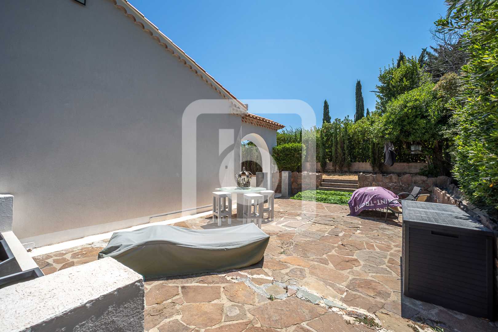House in Theoule-sur-Mer, Provence-Alpes-Cote d'Azur 10050490