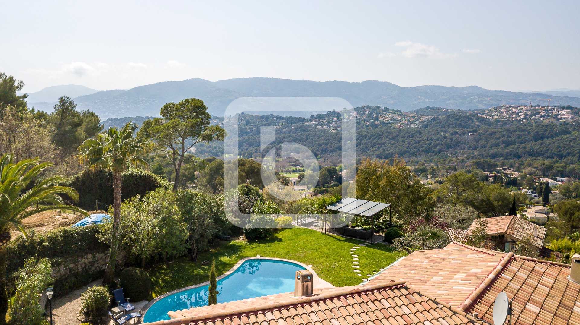 House in Mougins, Provence-Alpes-Cote d'Azur 10050497