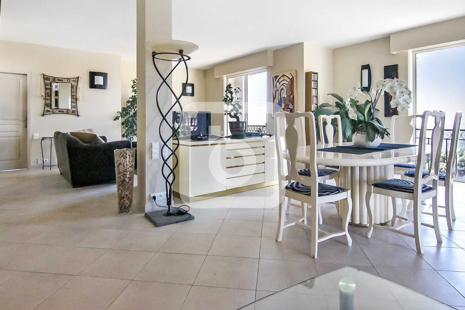 Rumah di Bagus, Provence-Alpes-Cote d'Azur 10050503