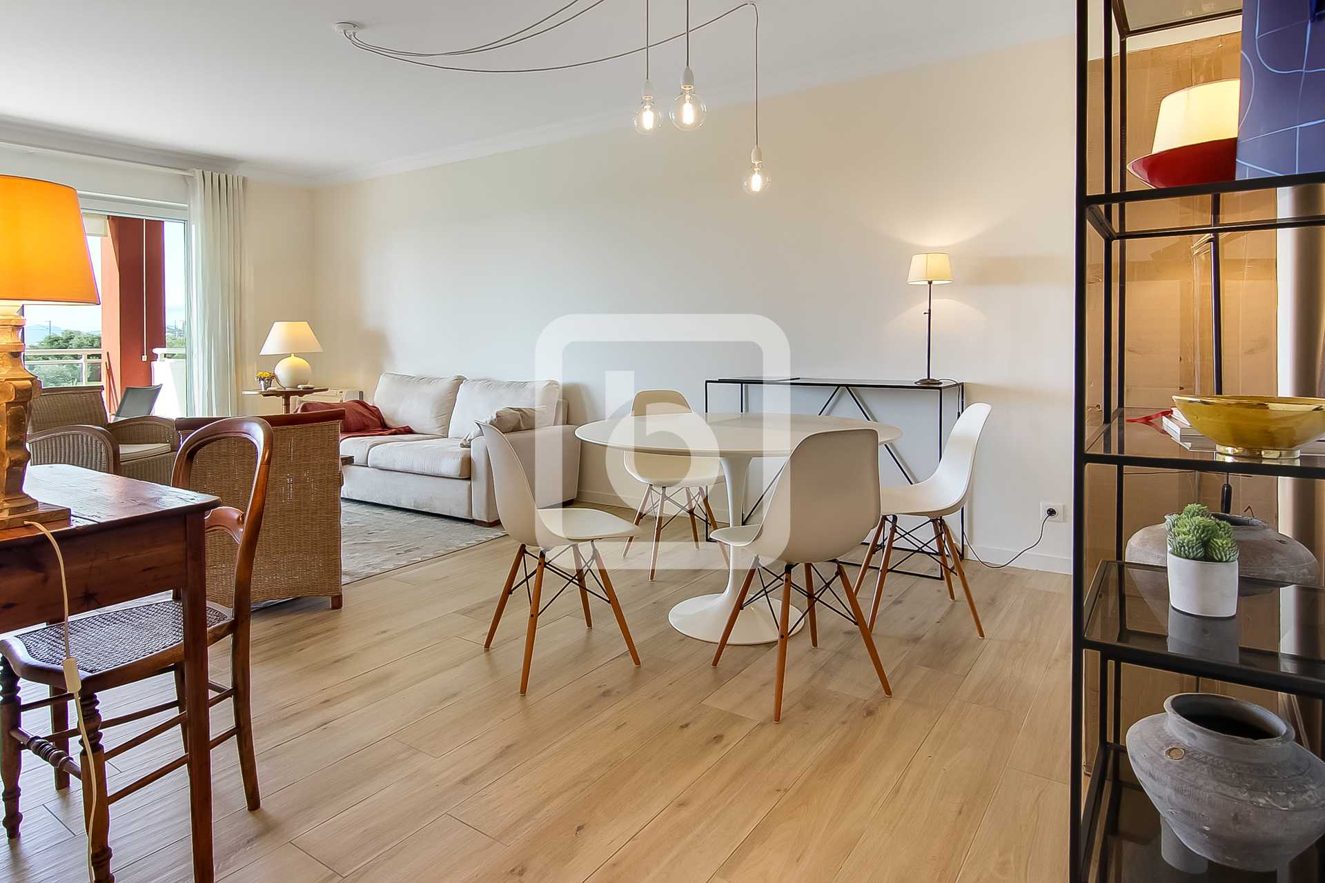 Condominium in Juan Les Pins, Provence-Alpes-Cote D'azur 10050516