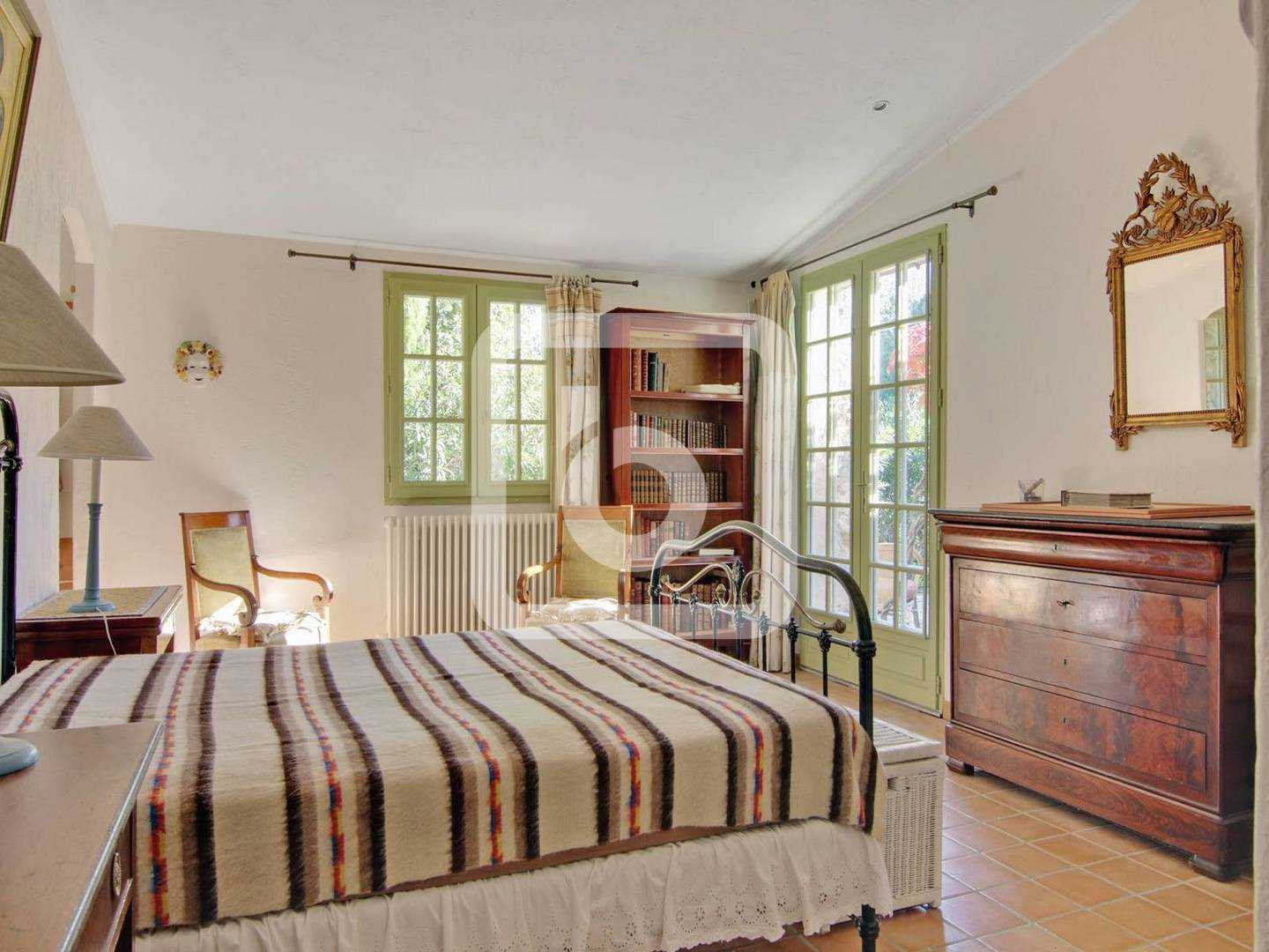 Talo sisään Opio, Provence-Alpes-Cote D'azur 10050526