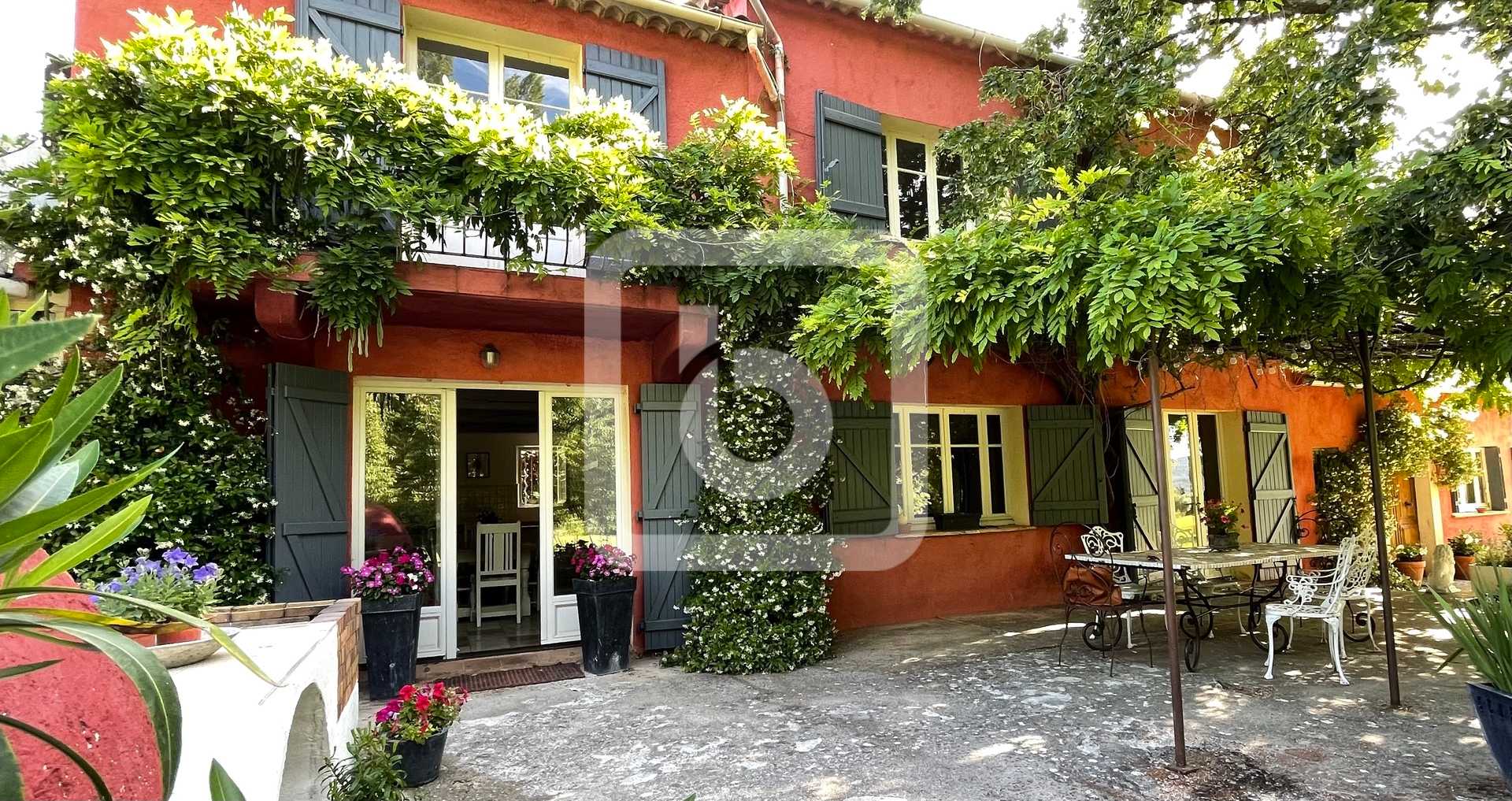 Hus i Salernes, Provence-Alpes-Cote d'Azur 10050543