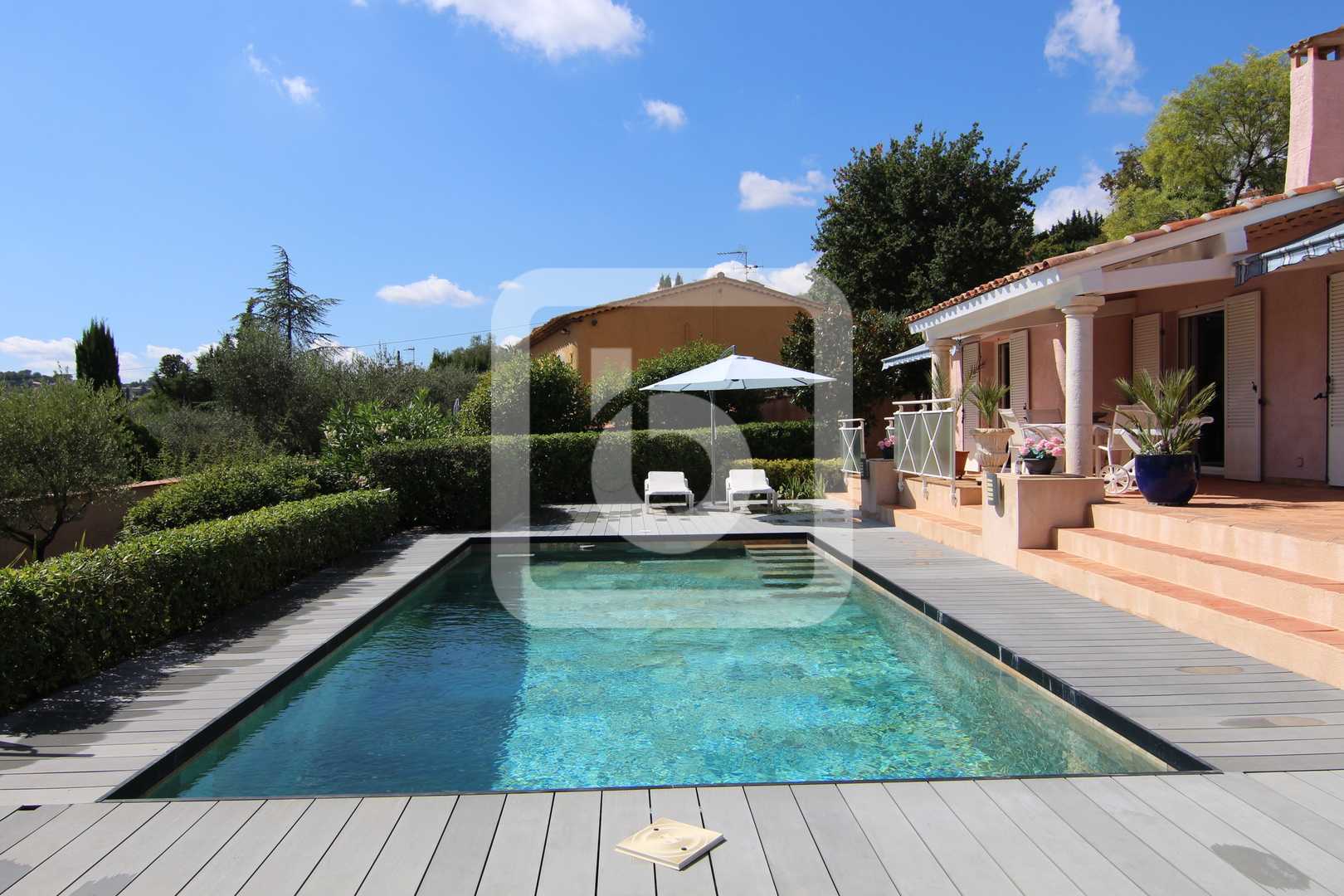 Hus i Le Bosquet, Provence-Alpes-Cote d'Azur 10050551