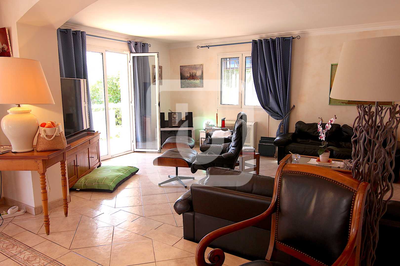 Casa nel Le Rouret, Provence-Alpes-Cote D'azur 10050551