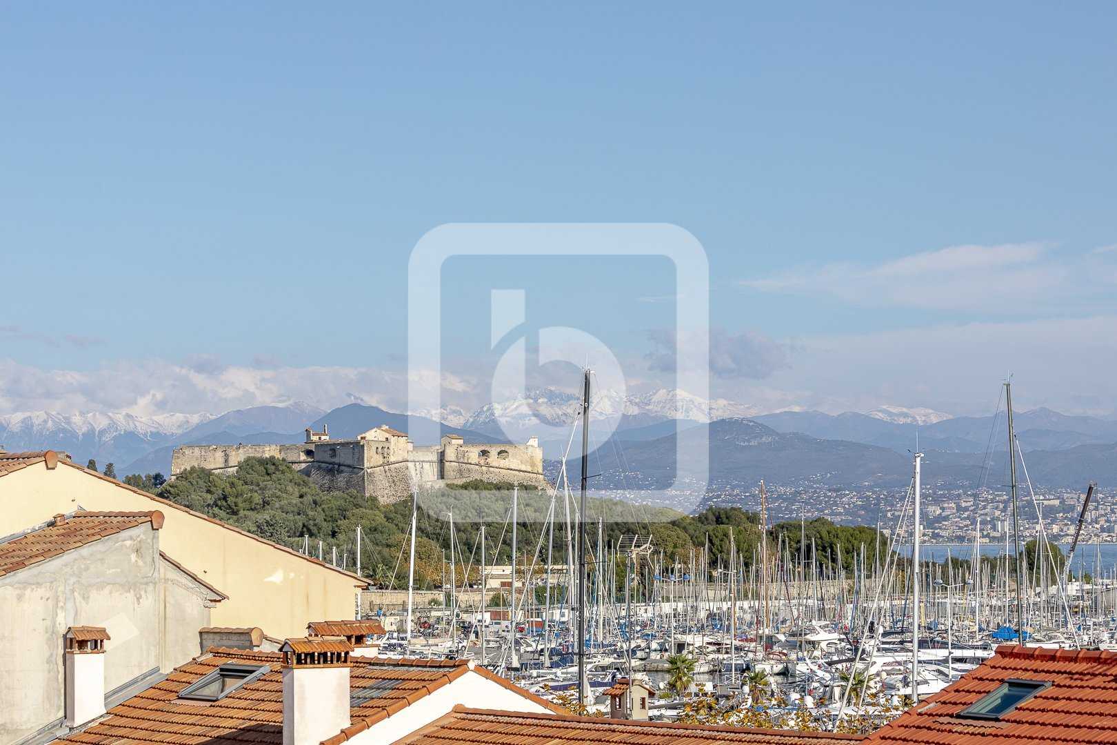Condominium dans Antibes, Provence-Alpes-Cote D'azur 10050775