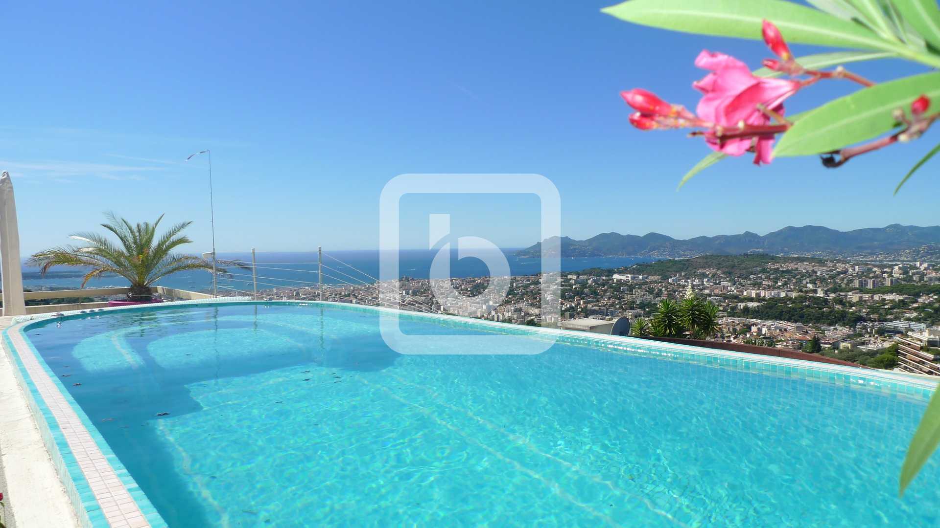 Condominium in Le Cannet, Provence-Alpes-Cote d'Azur 10050787
