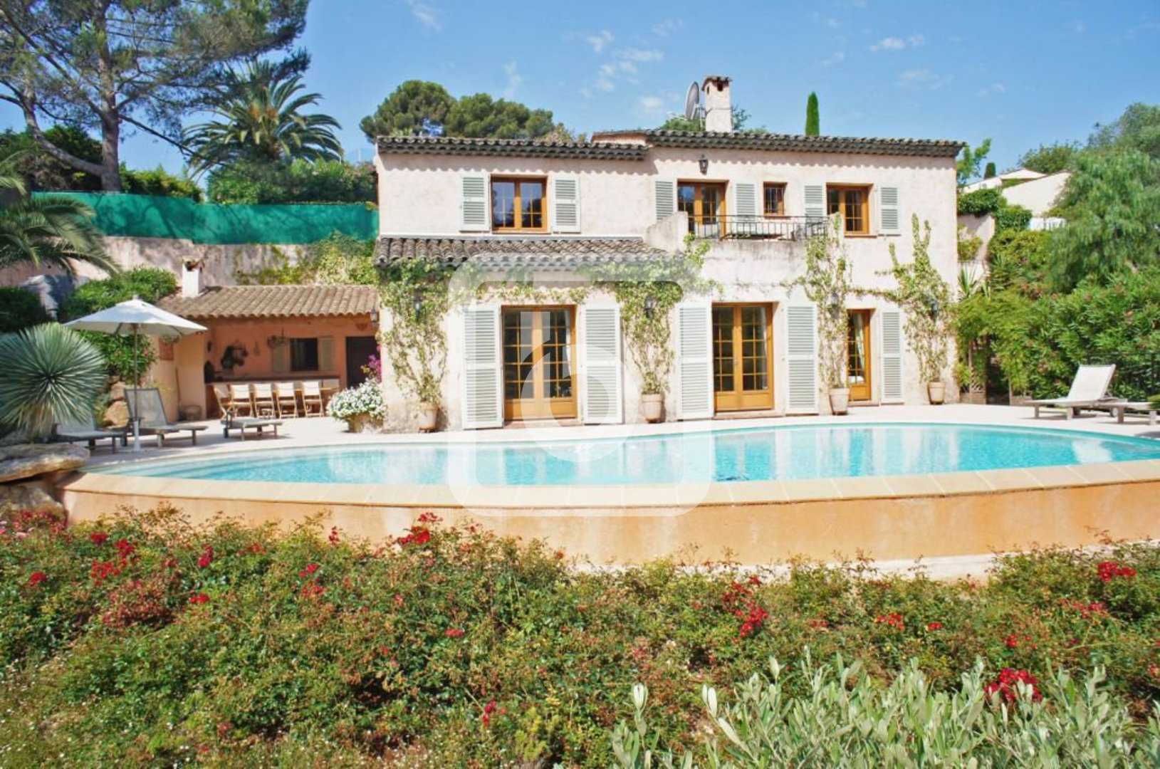 Hus i Golfe-Juan, Provence-Alpes-Cote d'Azur 10050792
