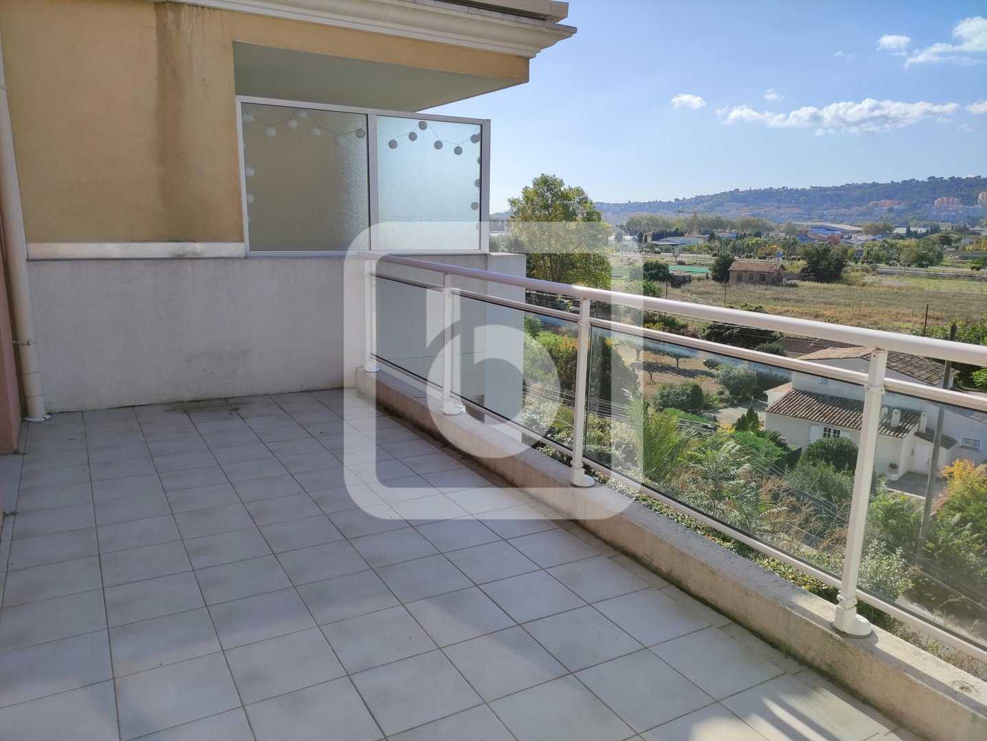Condominium in Nice, Provence-Alpes-Cote D'azur 10050795