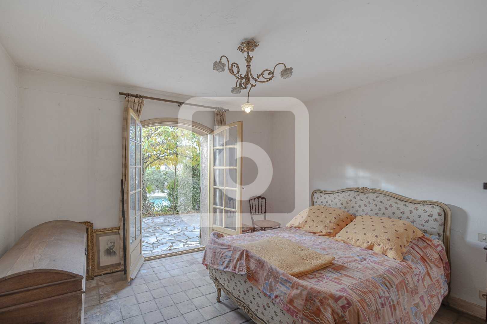 Talo sisään Chateauneuf Grasse, Provence-Alpes-Cote D'azur 10050841