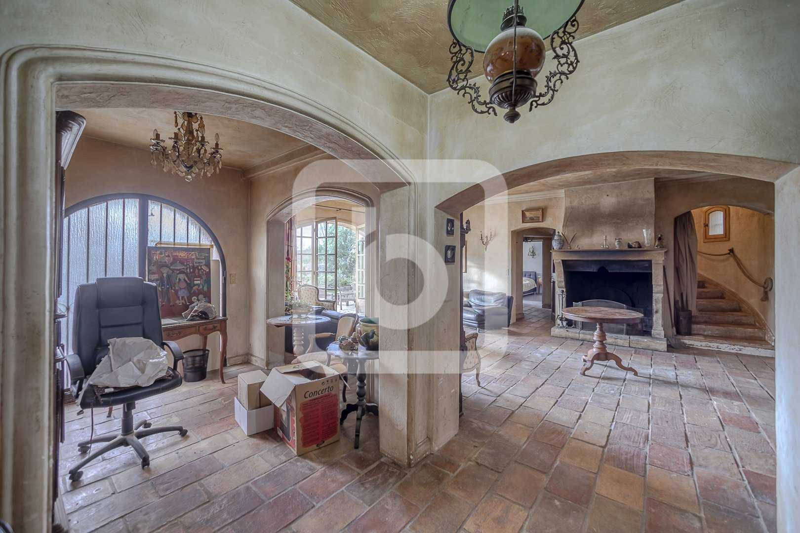 Huis in Chateauneuf-Grasse, Provence-Alpes-Côte d'Azur 10050841
