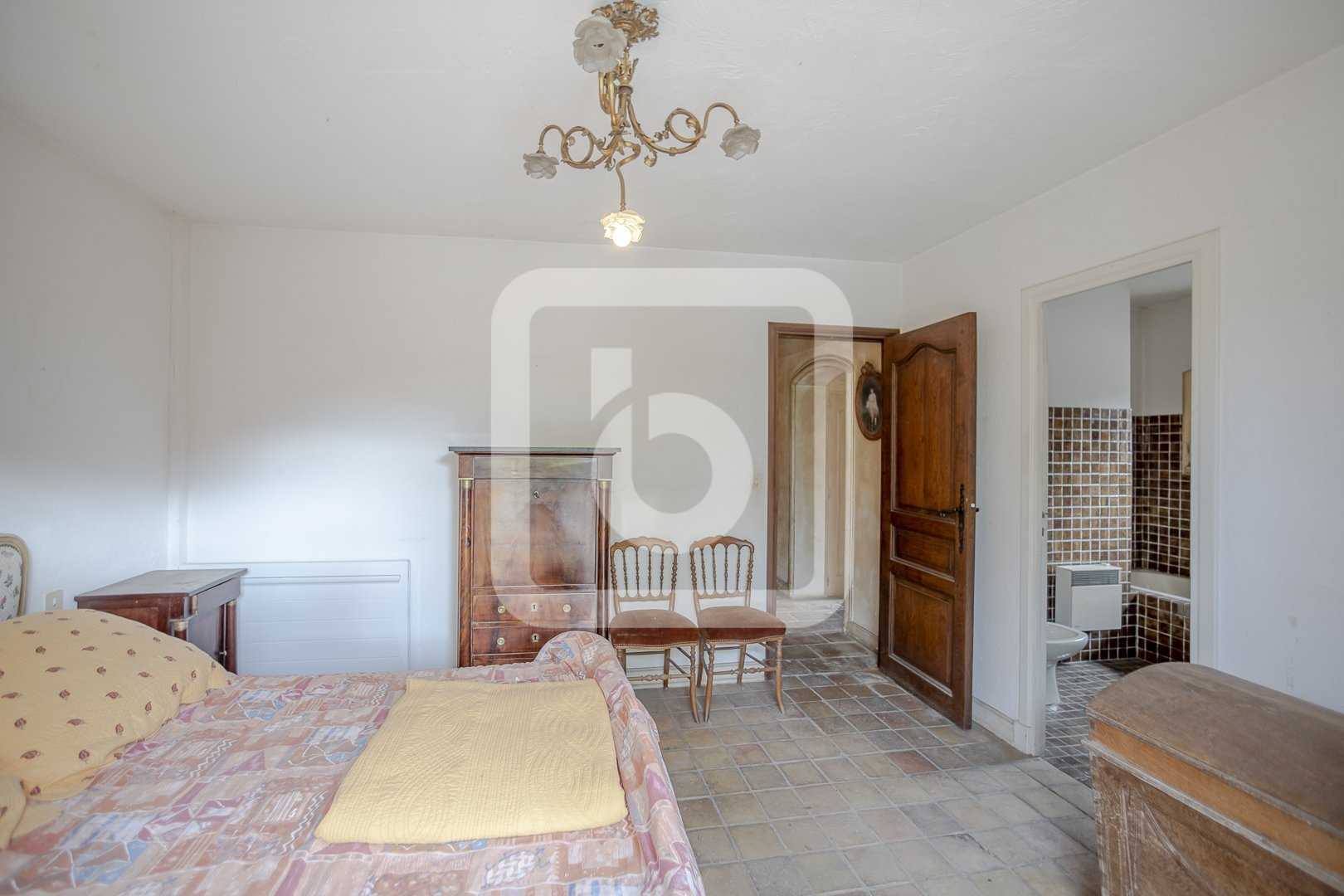 Talo sisään Chateauneuf Grasse, Provence-Alpes-Cote D'azur 10050841