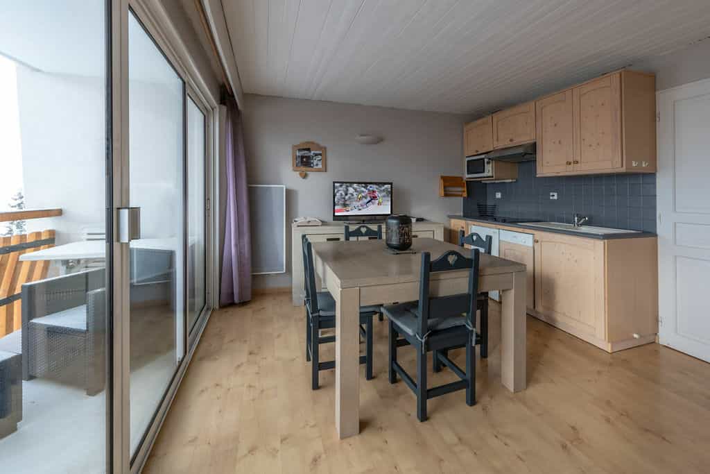 Condominium in Huez, Auvergne-Rhone-Alpes 10051861