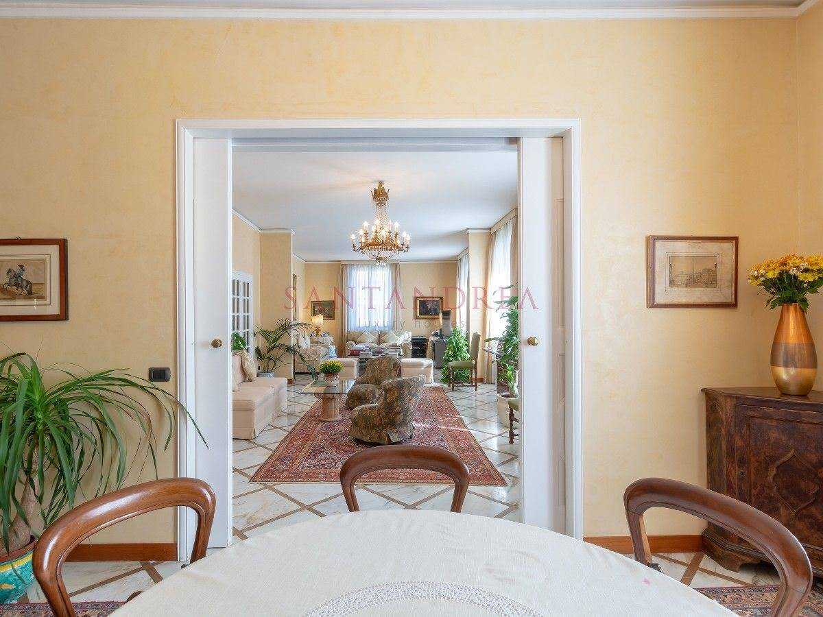 Condominium dans Florence, Toscane 10052039
