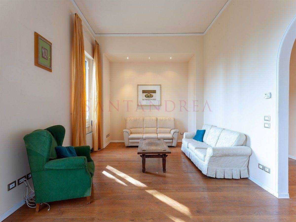 Condominium dans Scandicci, Toscane 10052061