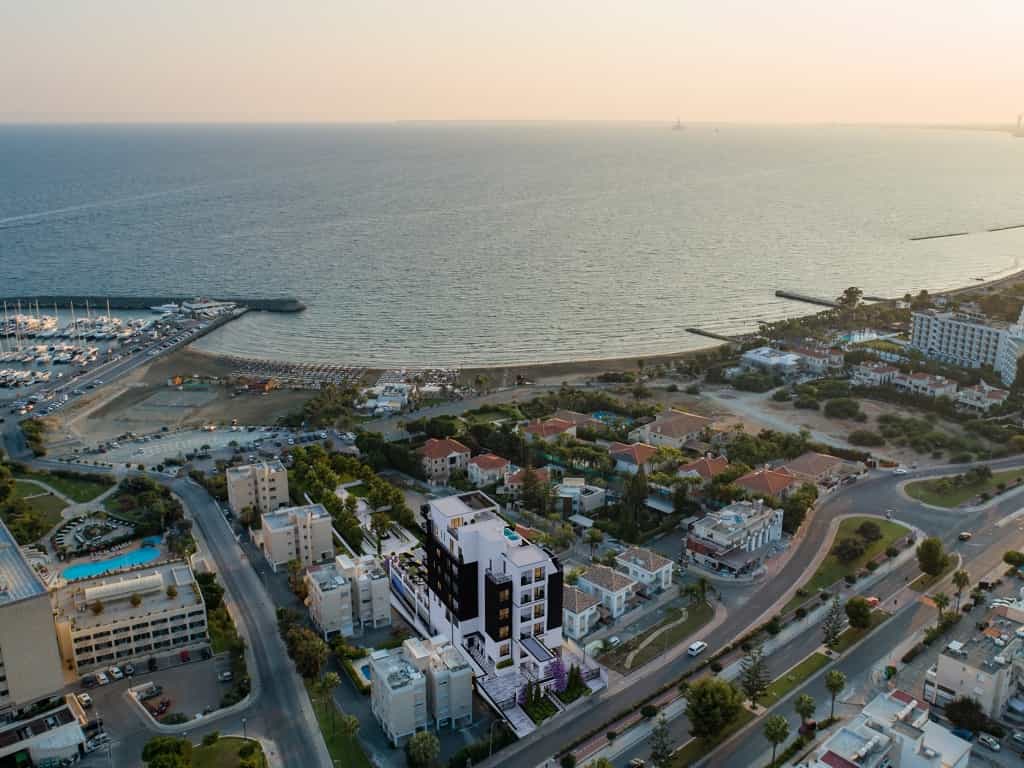 Condominium in Amathounta, Paphos 10052762
