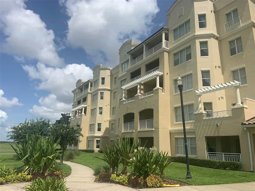 Condominium in Bijeenkomst, Florida 10053134