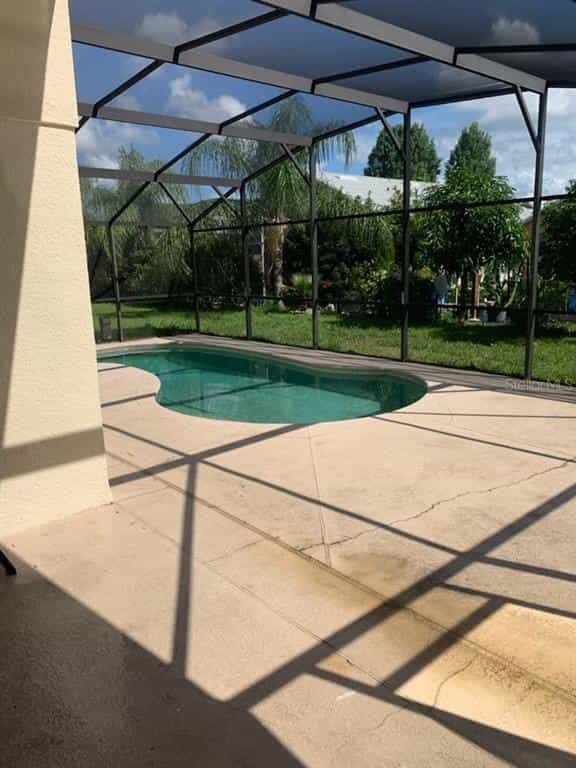 Huis in Kissimmee, Florida 10053410