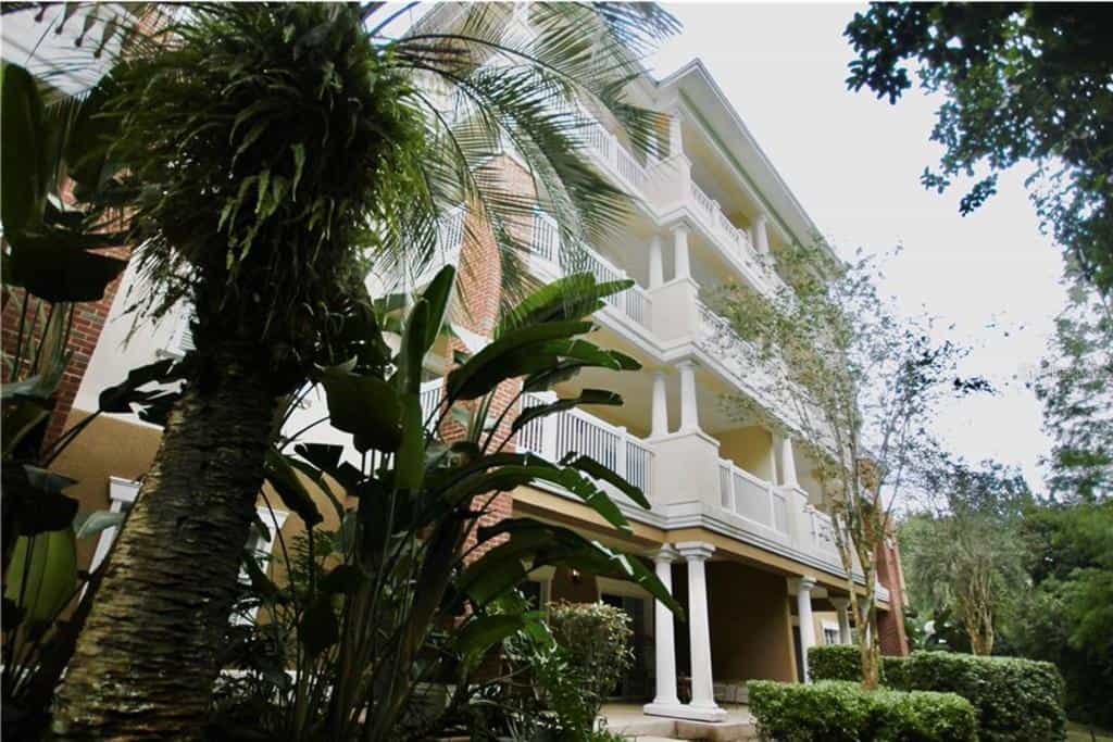 Condominium dans Réunion, Floride 10053480