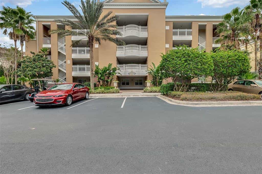 Condominium dans Réunion, Floride 10053495