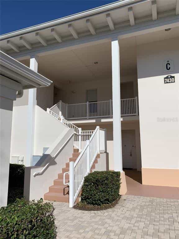 Condominium dans Réunion, Floride 10053534