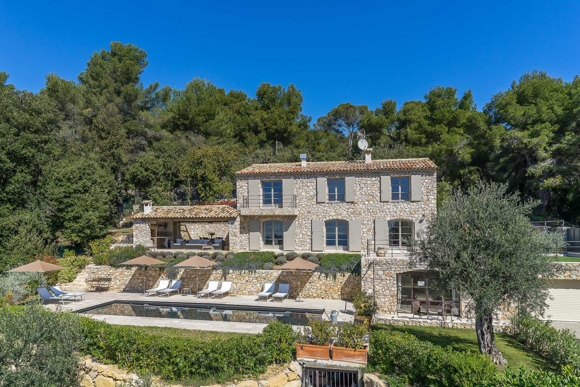 Huis in Tourrettes-sur-Loup, Provence-Alpes-Côte d'Azur 10053824