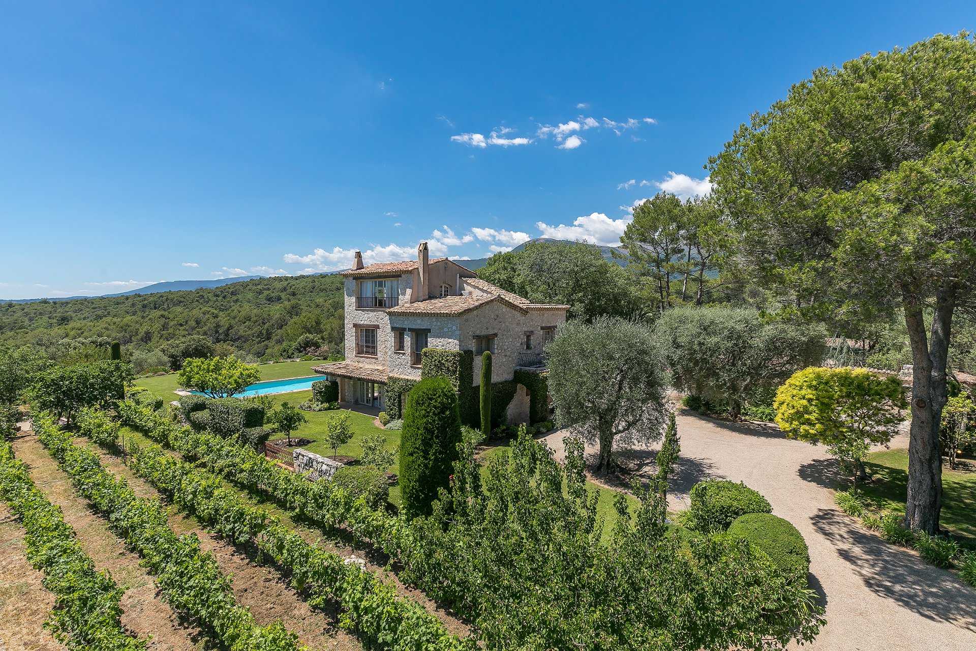 Rumah di La Colle-sur-Loup, Provence-Alpes-Cote d'Azur 10053827