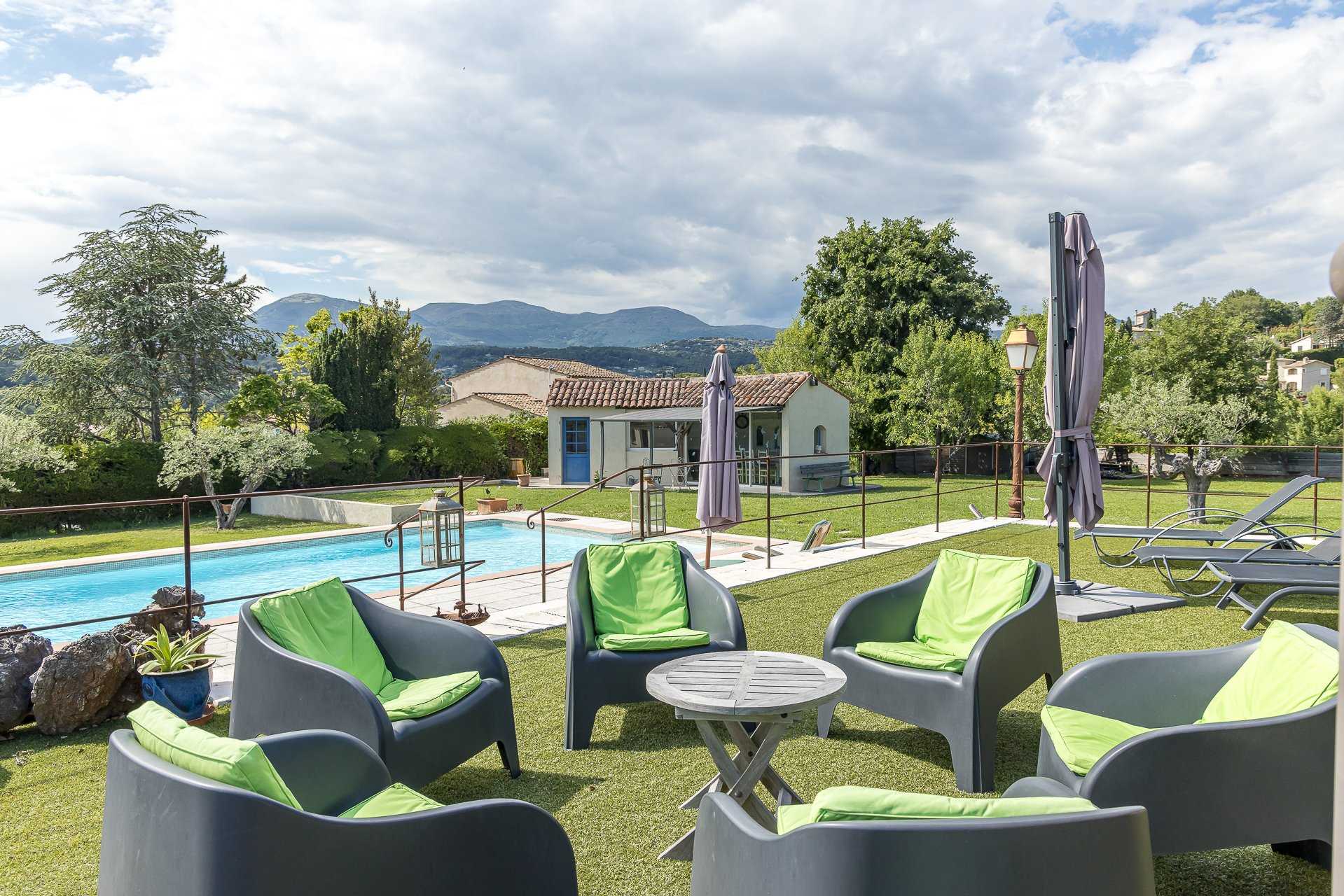 casa en La Colle-sur-Loup, Provenza-Alpes-Costa Azul 10053850