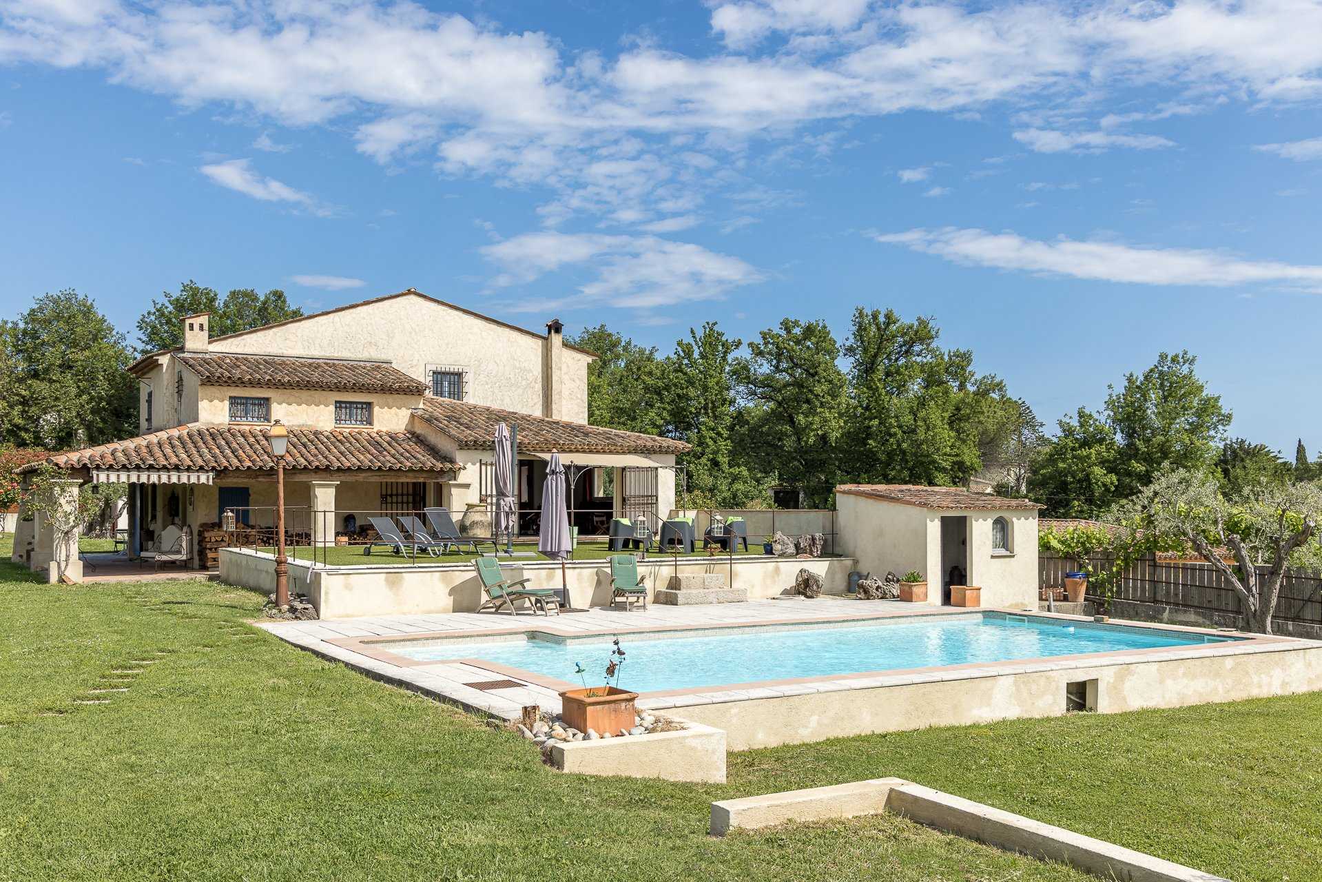 rumah dalam La Colle-sur-Loup, Provence-Alpes-Côte d'Azur 10053850