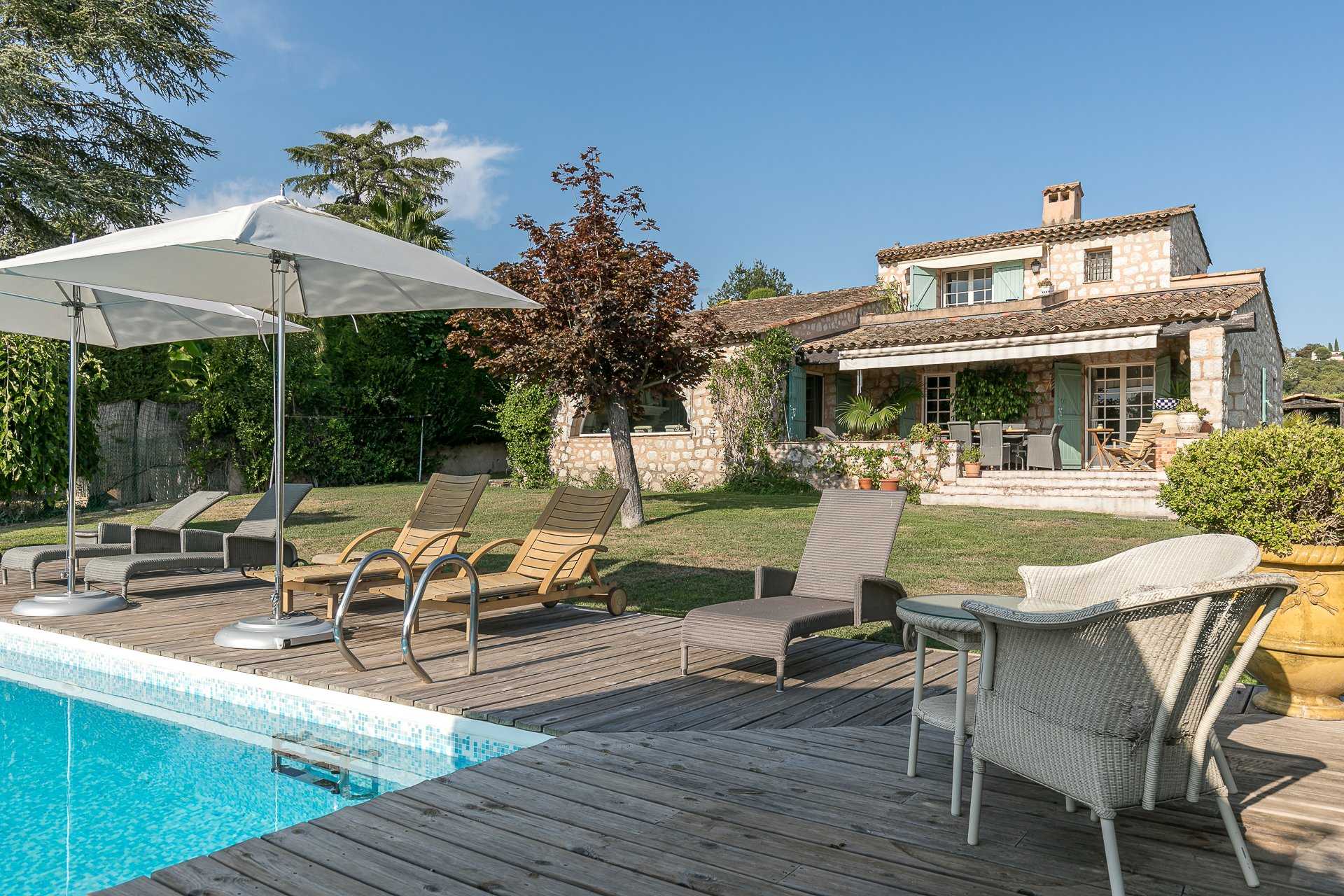 Rumah di Saint-Paul-de-Vence, Provence-Alpes-Cote d'Azur 10053861