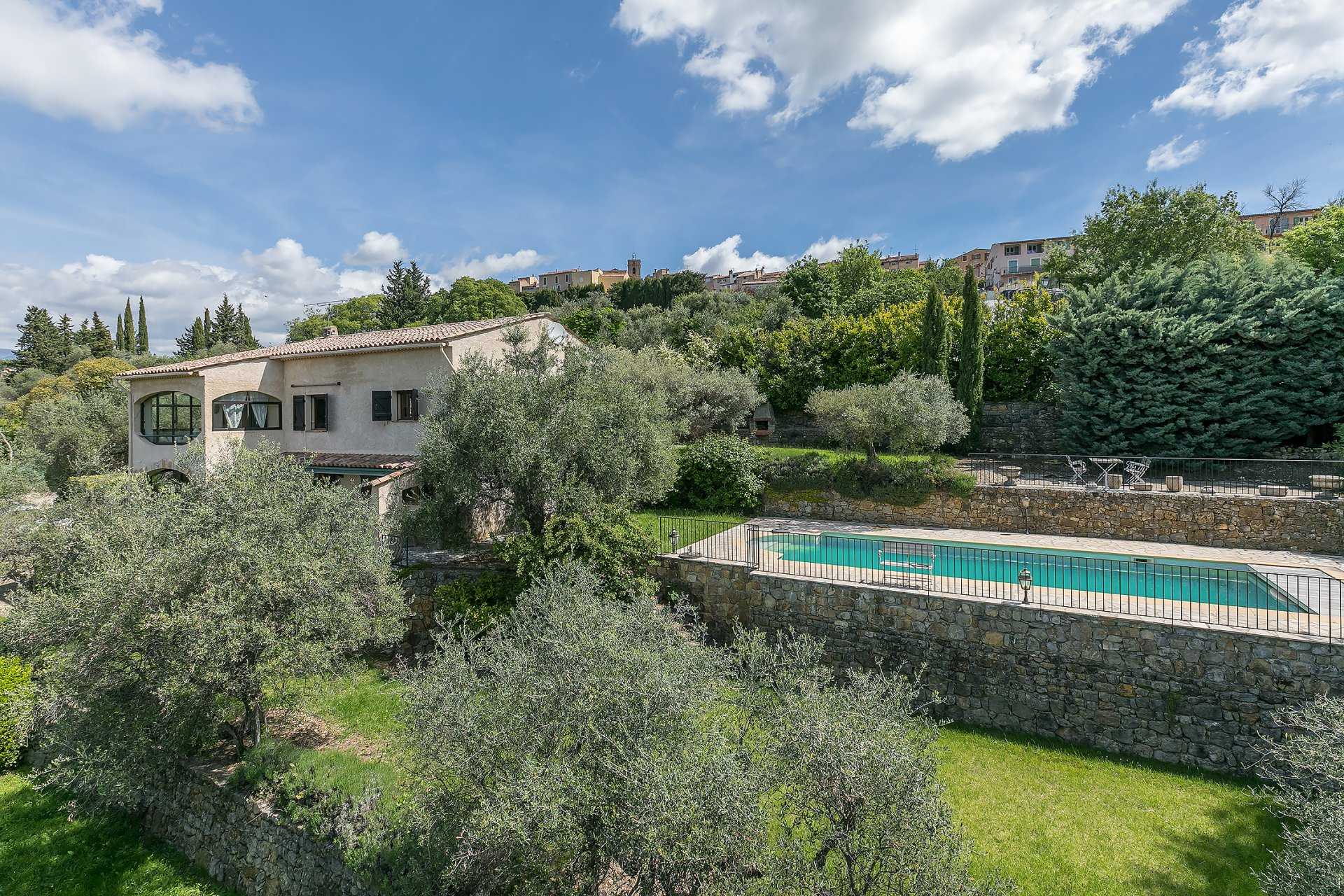 Hus i Montauroux, Provence-Alpes-Cote d'Azur 10053877