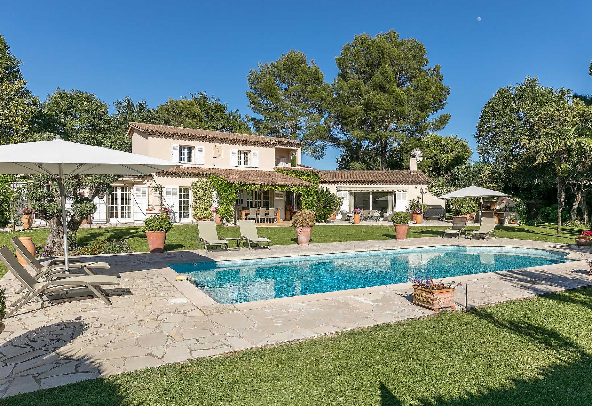 House in Le Bosquet, Provence-Alpes-Cote d'Azur 10053879