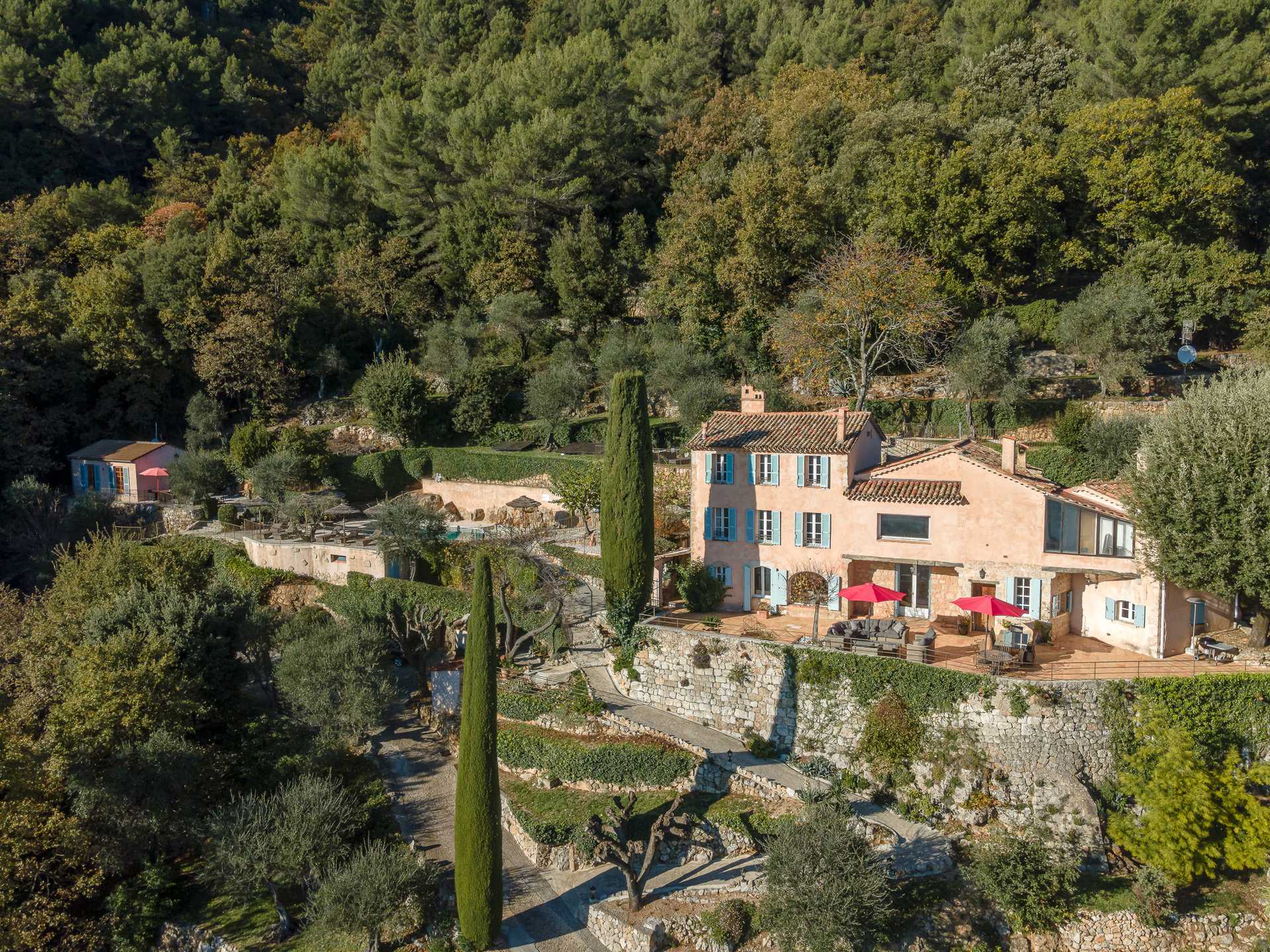 Talo sisään Grasse, Provence-Alpes-Cote d'Azur 10053888