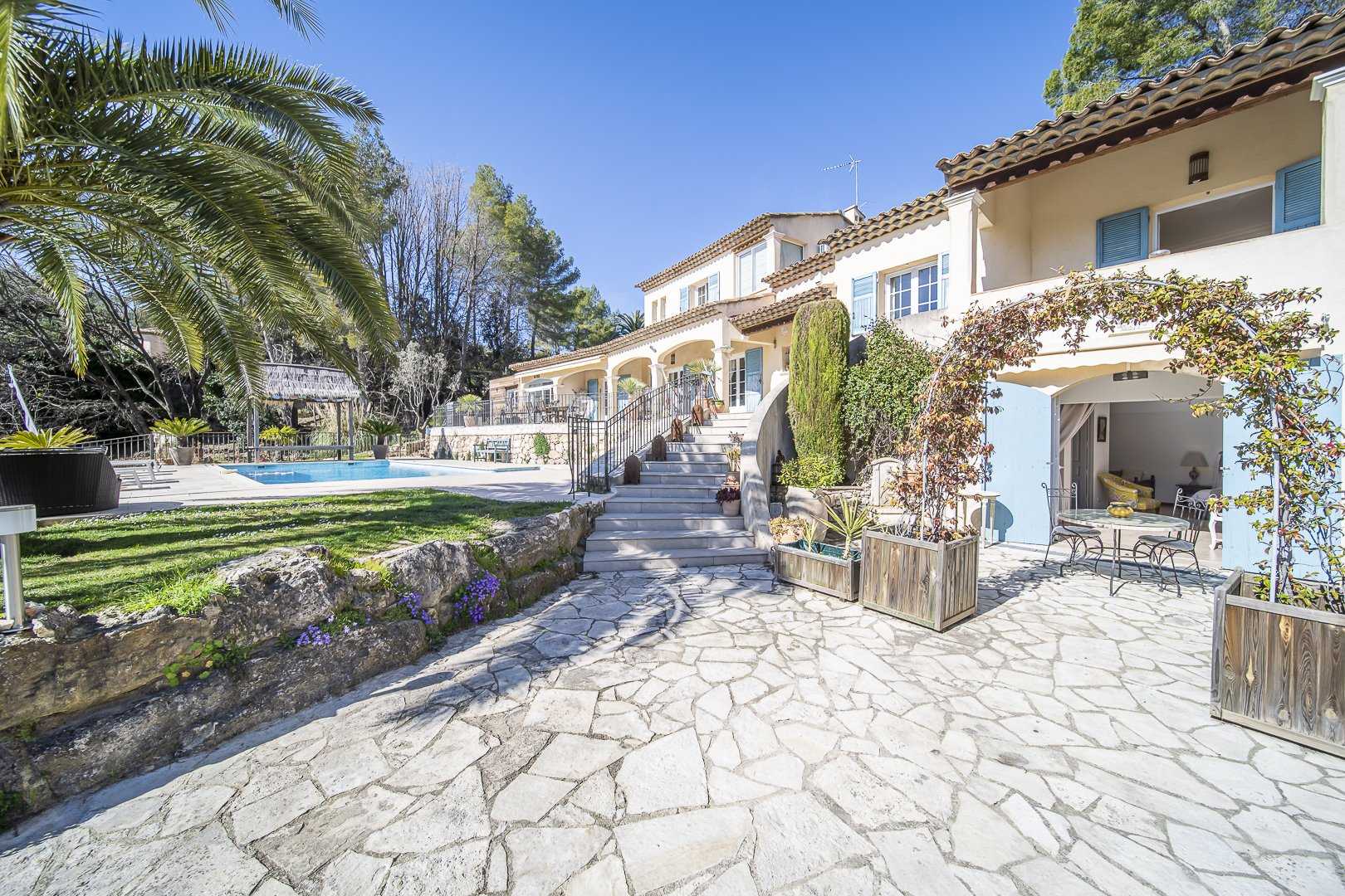 Haus im Le Bosquet, Provence-Alpes-Côte d'Azur 10053890