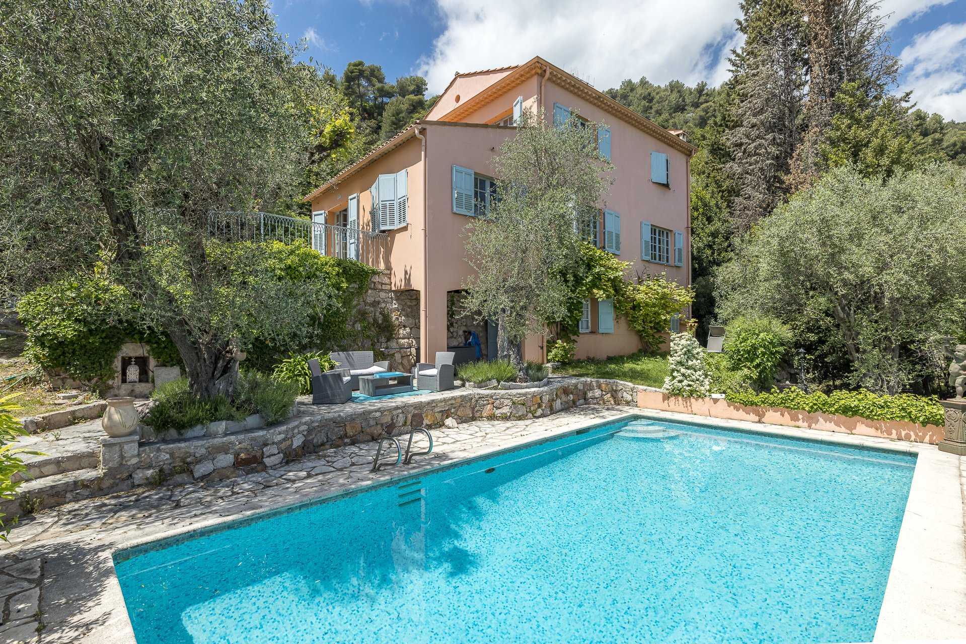 casa en Grasse, Provenza-Alpes-Costa Azul 10053892