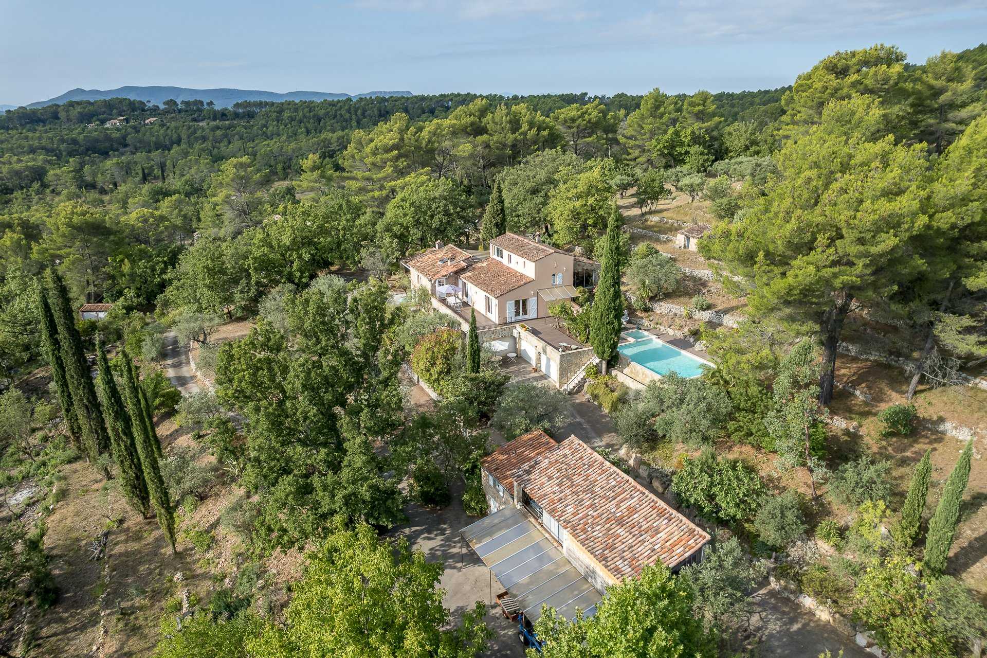 Hus i Seillans, Provence-Alpes-Cote d'Azur 10053898