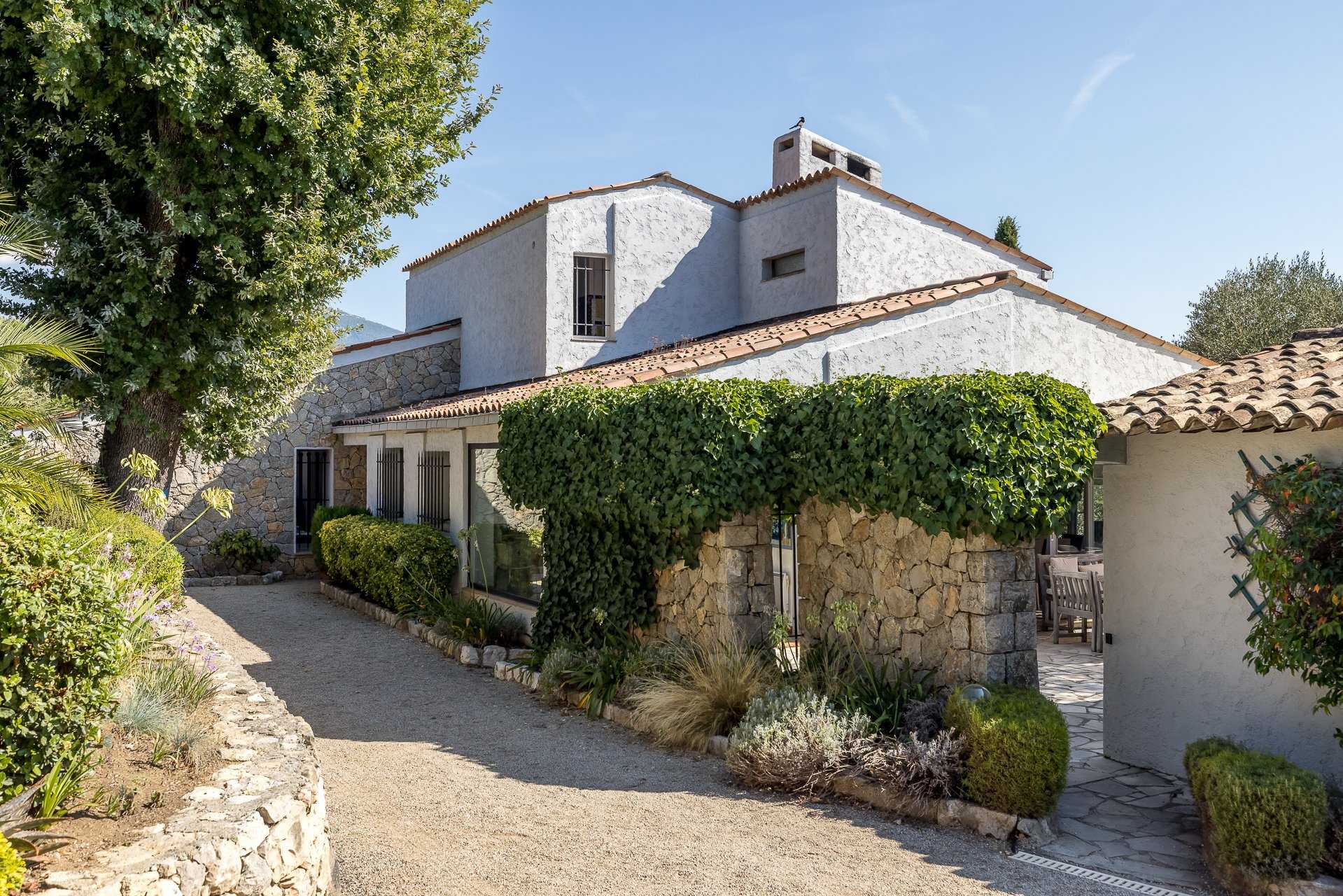 casa en Châteauneuf-Grasse, Provenza-Alpes-Costa Azul 10053901
