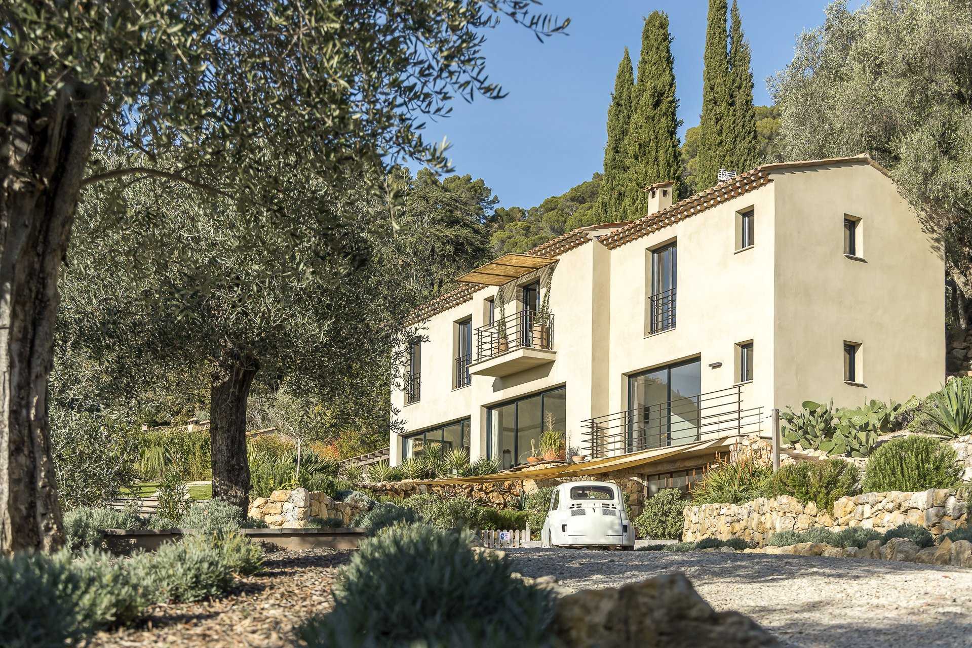House in Cabris, Provence-Alpes-Cote d'Azur 10053906
