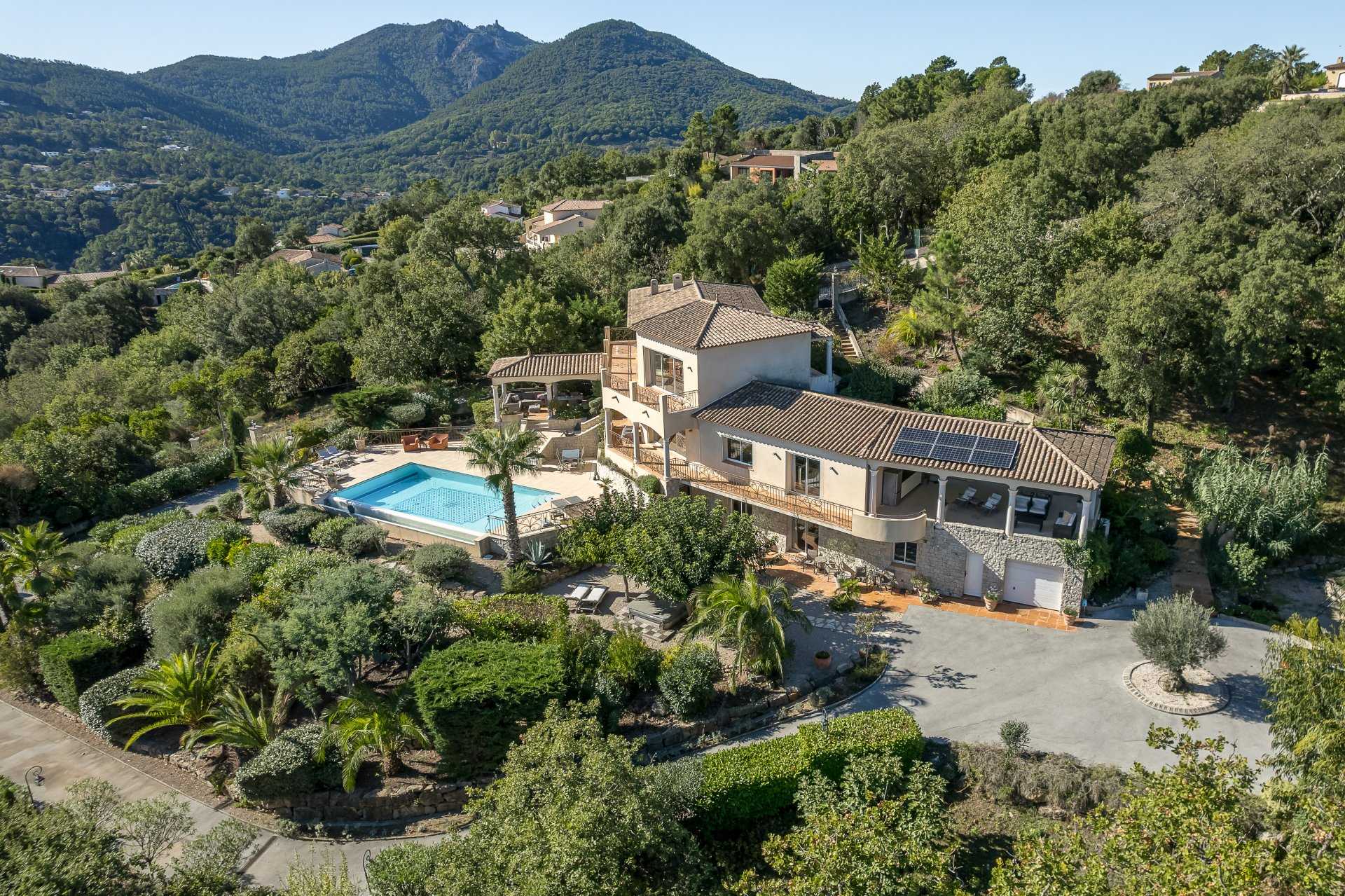 Huis in Montauroux, Provence-Alpes-Côte d'Azur 10053911