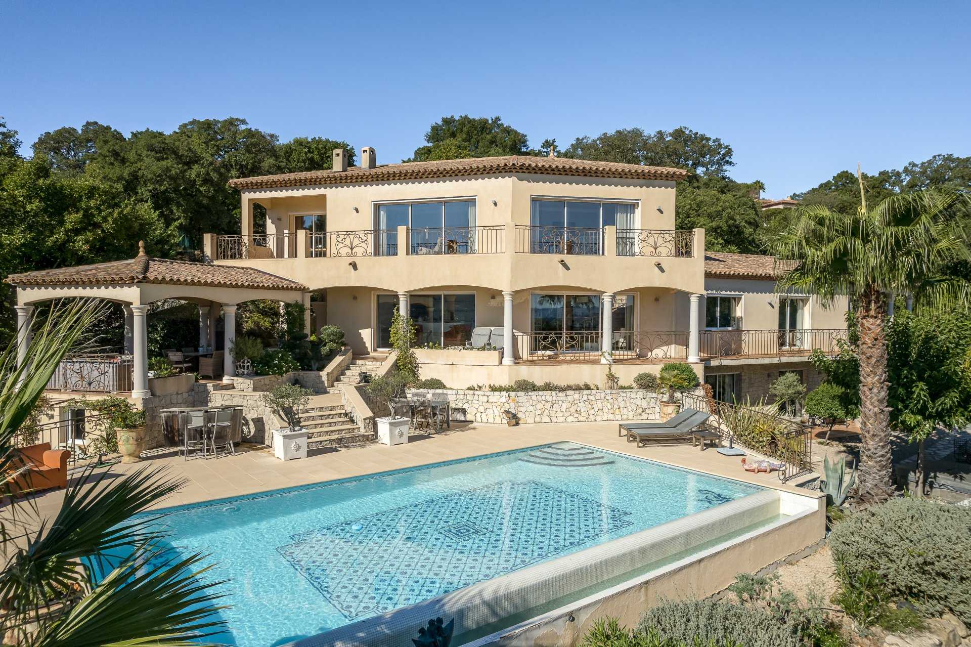rumah dalam Montauroux, Provence-Alpes-Côte d'Azur 10053911