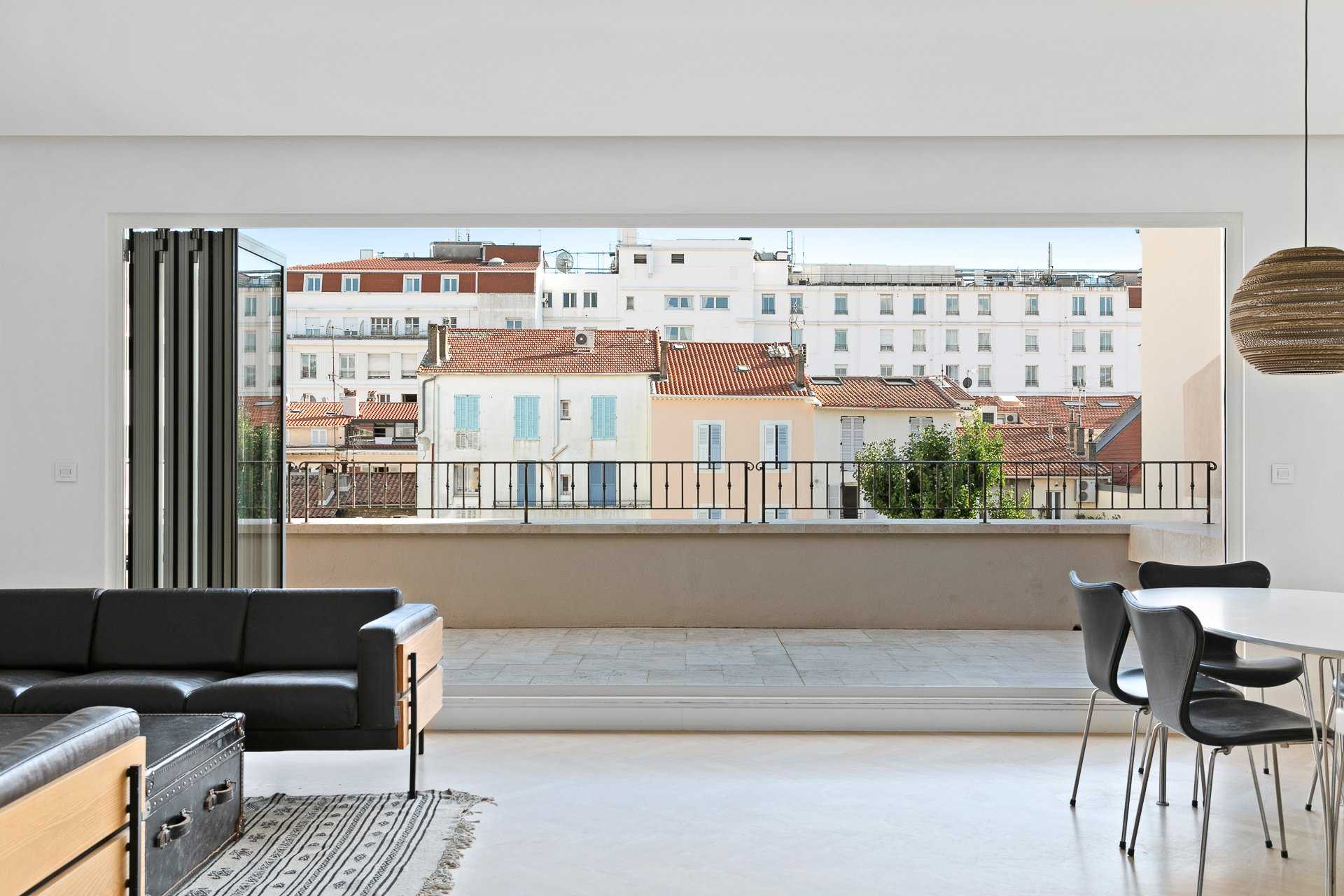 Condominium in Cannes, Provence-Alpes-Cote d'Azur 10053945