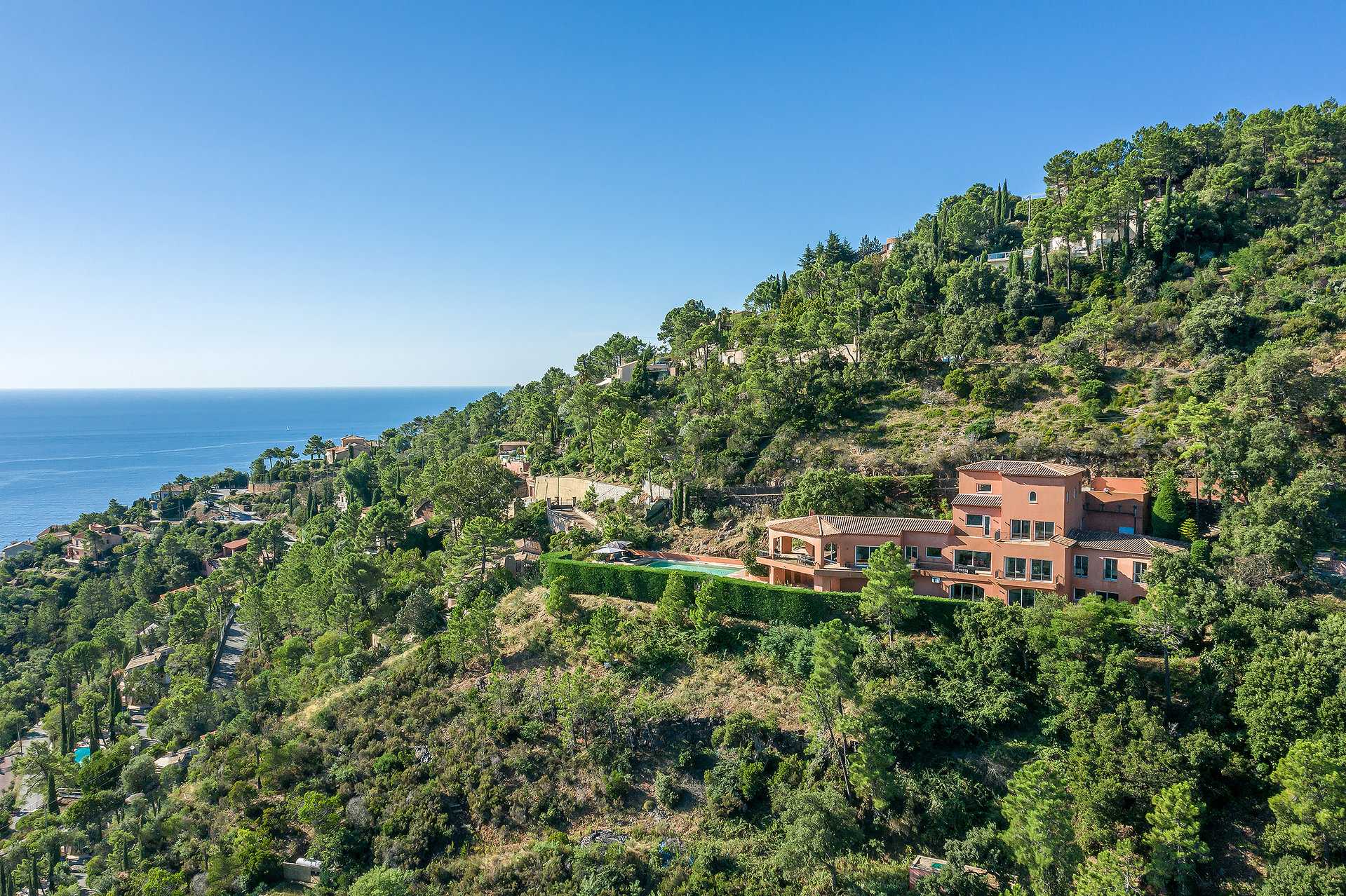 House in Cannes, Provence-Alpes-Cote d'Azur 10053949