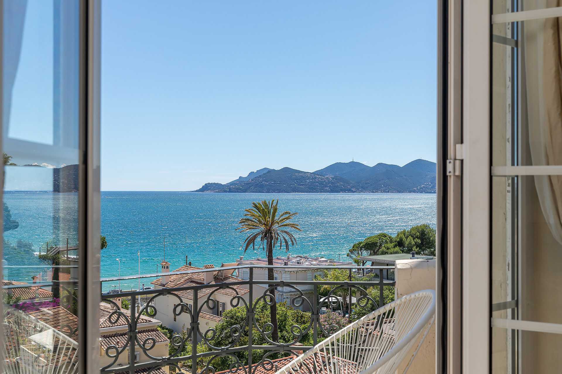 Eigentumswohnung im Cannes, Alpes-Maritimes 10053973
