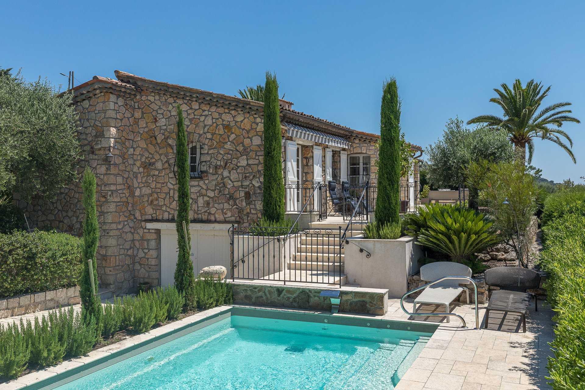 House in Le Cannet, Provence-Alpes-Cote d'Azur 10053977