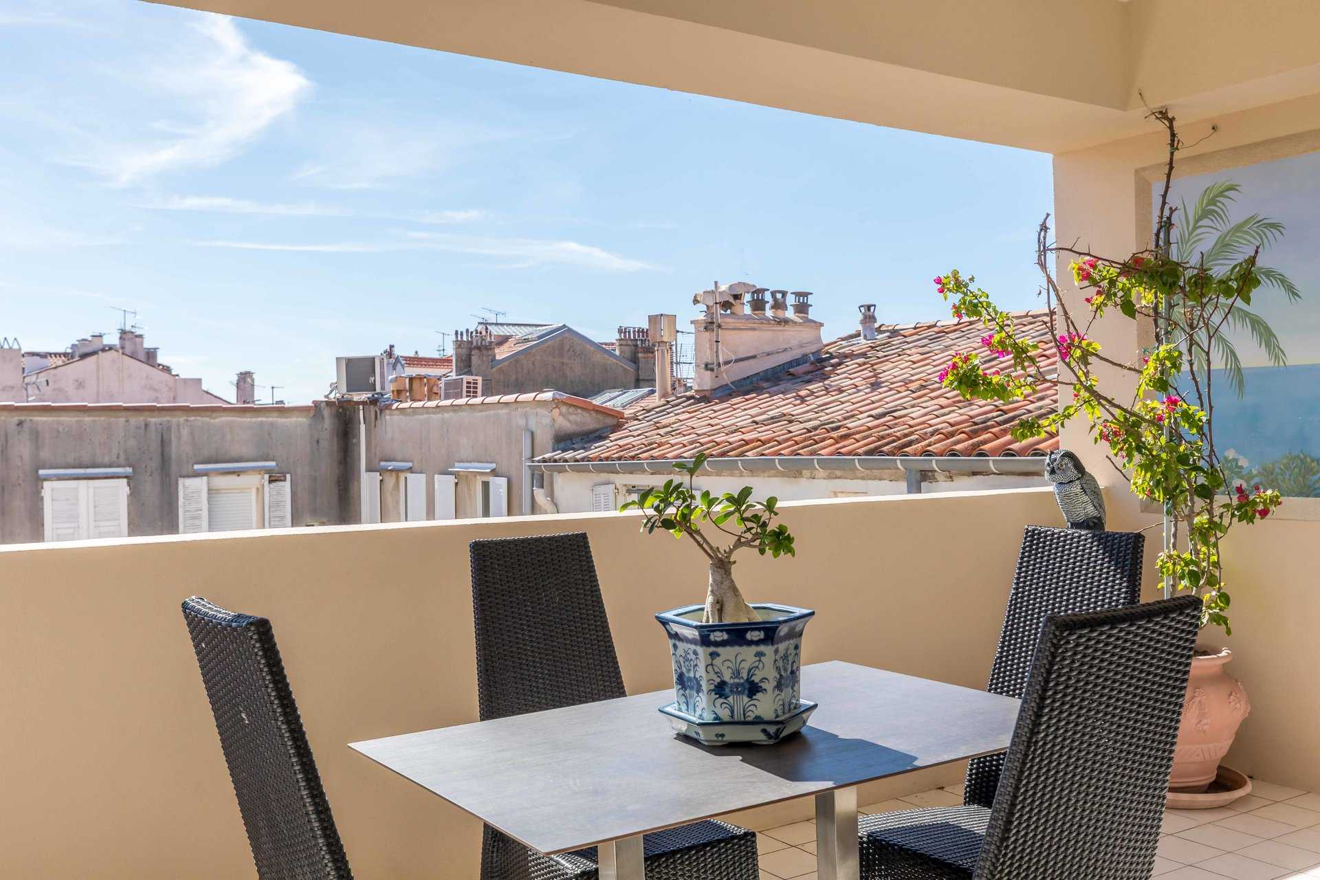 Condominium in Cannes, Provence-Alpes-Cote d'Azur 10053983