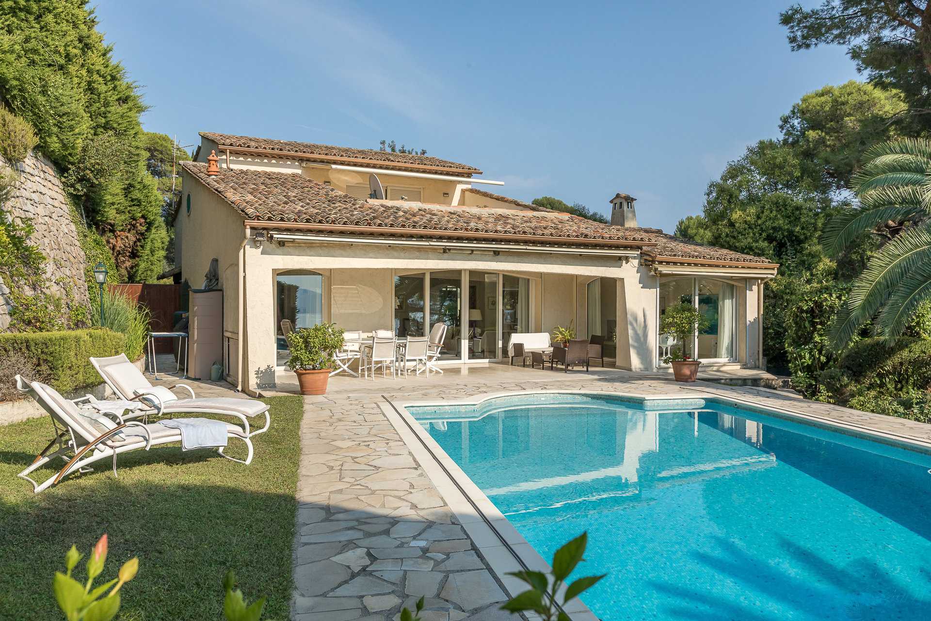 House in Cannes, Provence-Alpes-Cote d'Azur 10053985