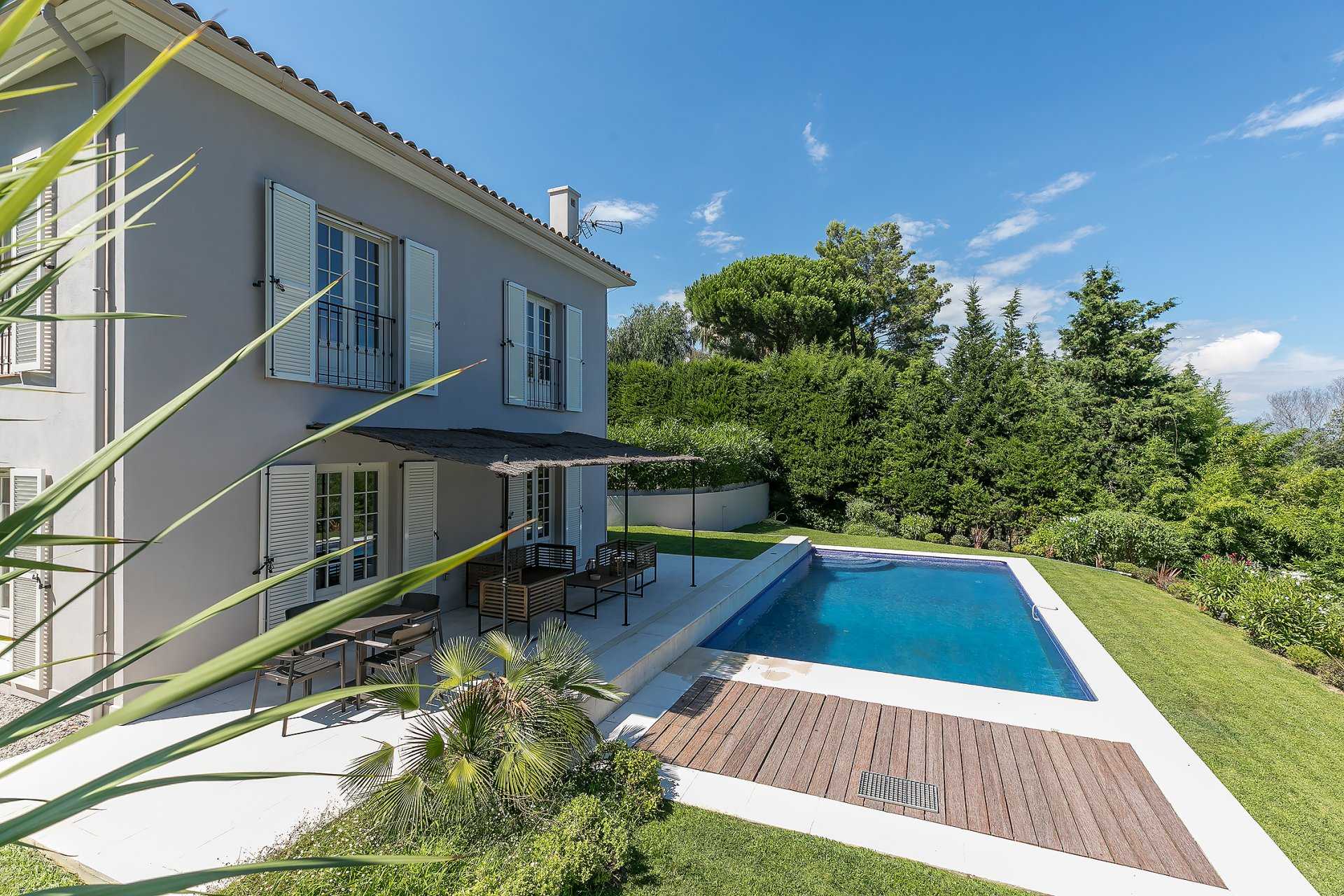 Talo sisään Vallauris, Provence-Alpes-Cote d'Azur 10054008
