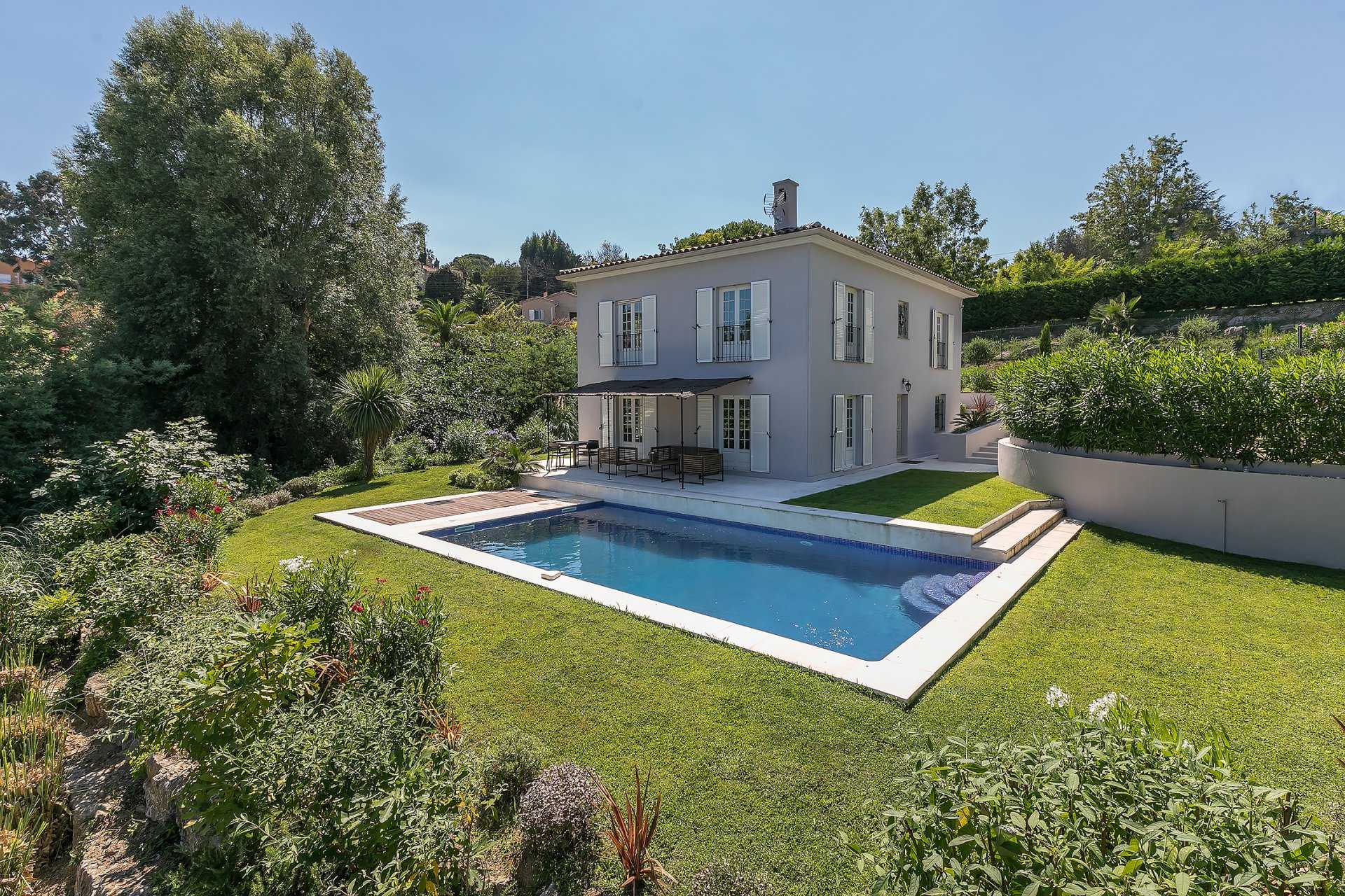 Talo sisään Vallauris, Provence-Alpes-Cote d'Azur 10054008